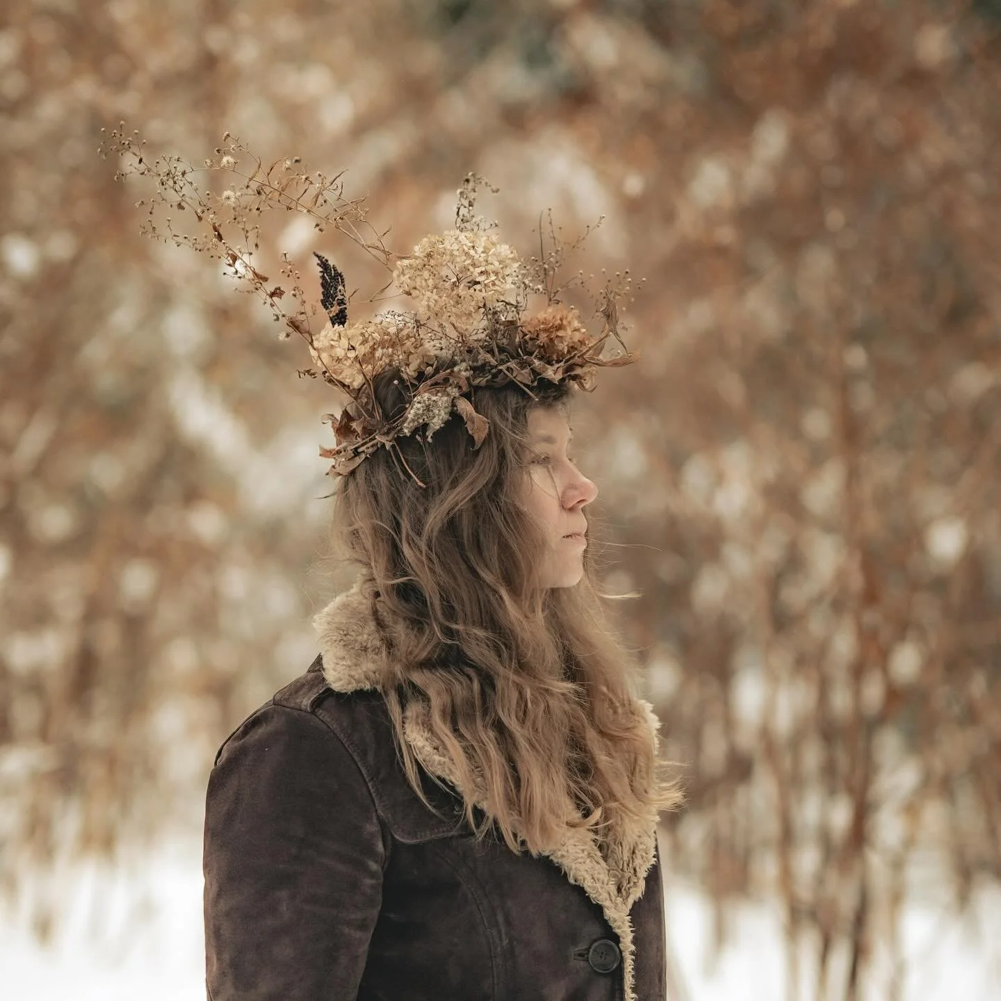 Starting winter as a queen. I completely forgot to crop these the first time around&hellip; 
.
Updating to add because someone already asked where my coat. It was found @evabvintage by my wonderful bf.

#winterportraits #selfportrait #sonyalpha #snow