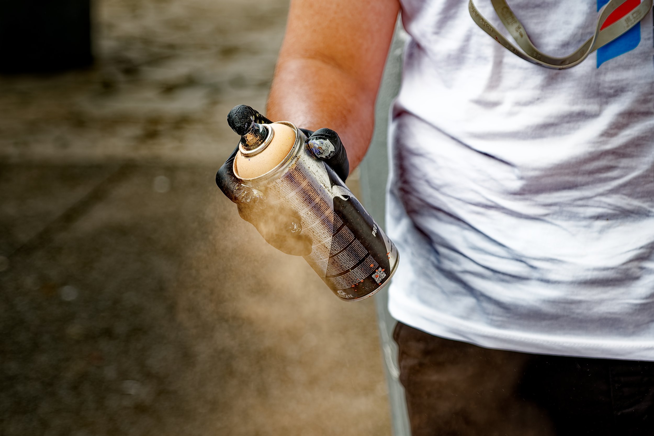 Street artist paint spray