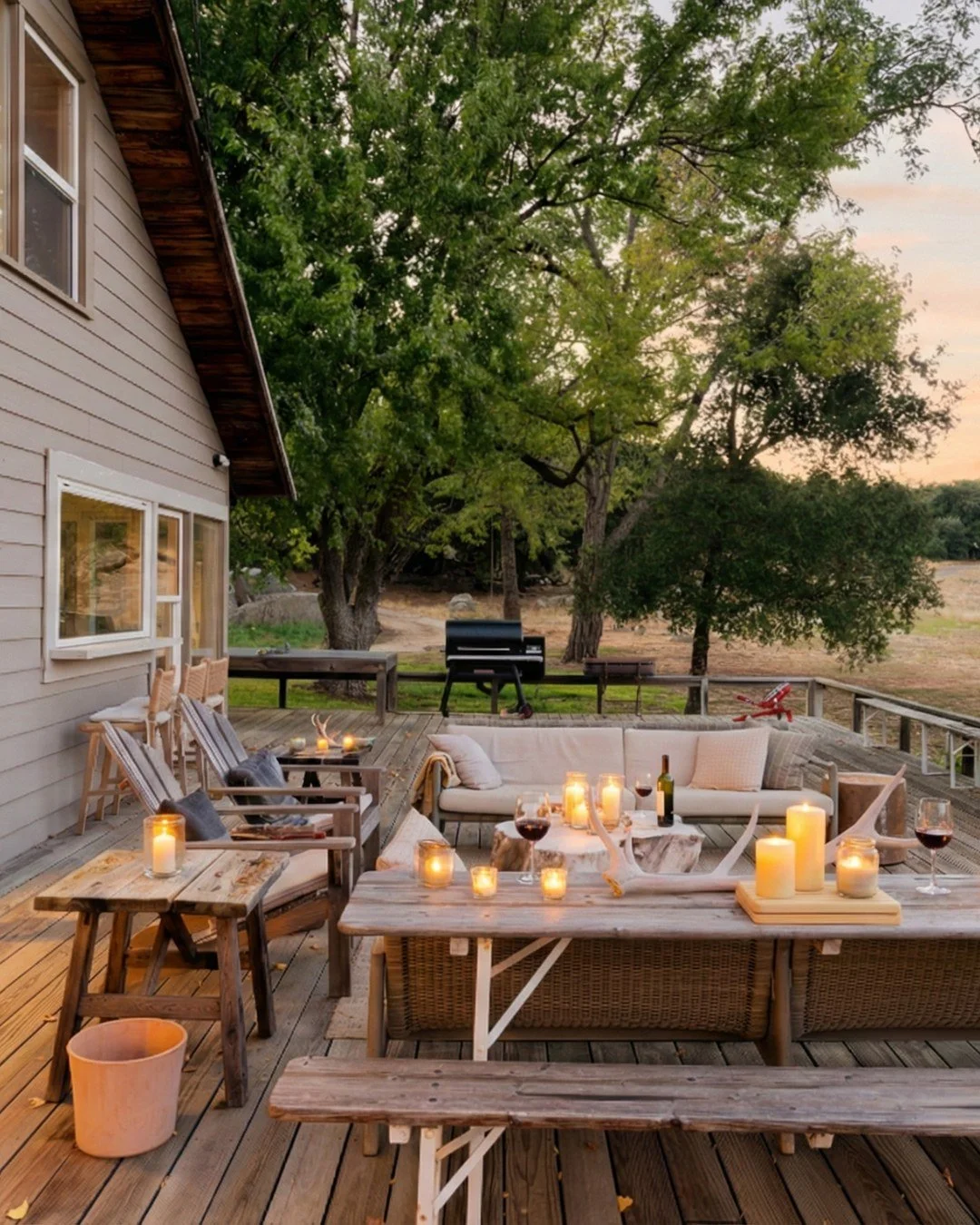 Friday night lights, ranch style. ✨

The best weekends are the ones spent gathered around a fire with your favorite people, far away from city lights. With 180 acres to roam and unique accommodations sleeping up to 14 guests across the property, Bail
