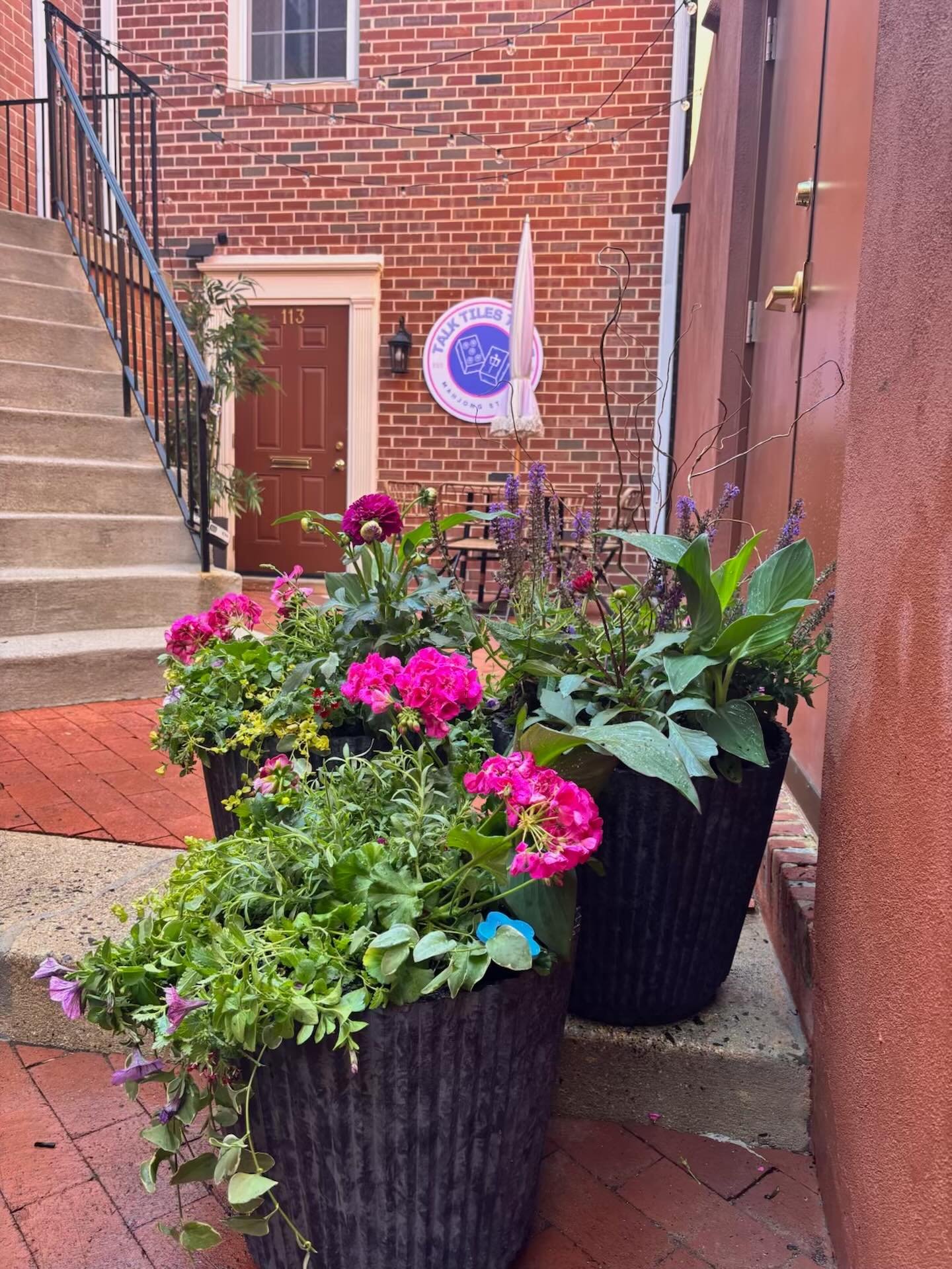 Thank you, @vineandveranda , for bringing spring to life on our studio patio. I shared a few color and style ideas and Lesley nailed it. Love supporting a fellow local entrepreneurial business, especially one that makes patio Mahj even more beautiful