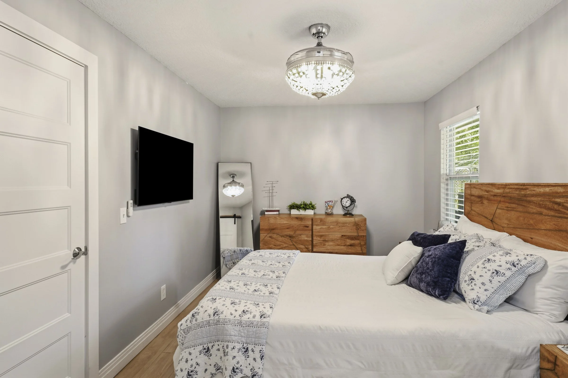 10-honey-bedroom.jpg