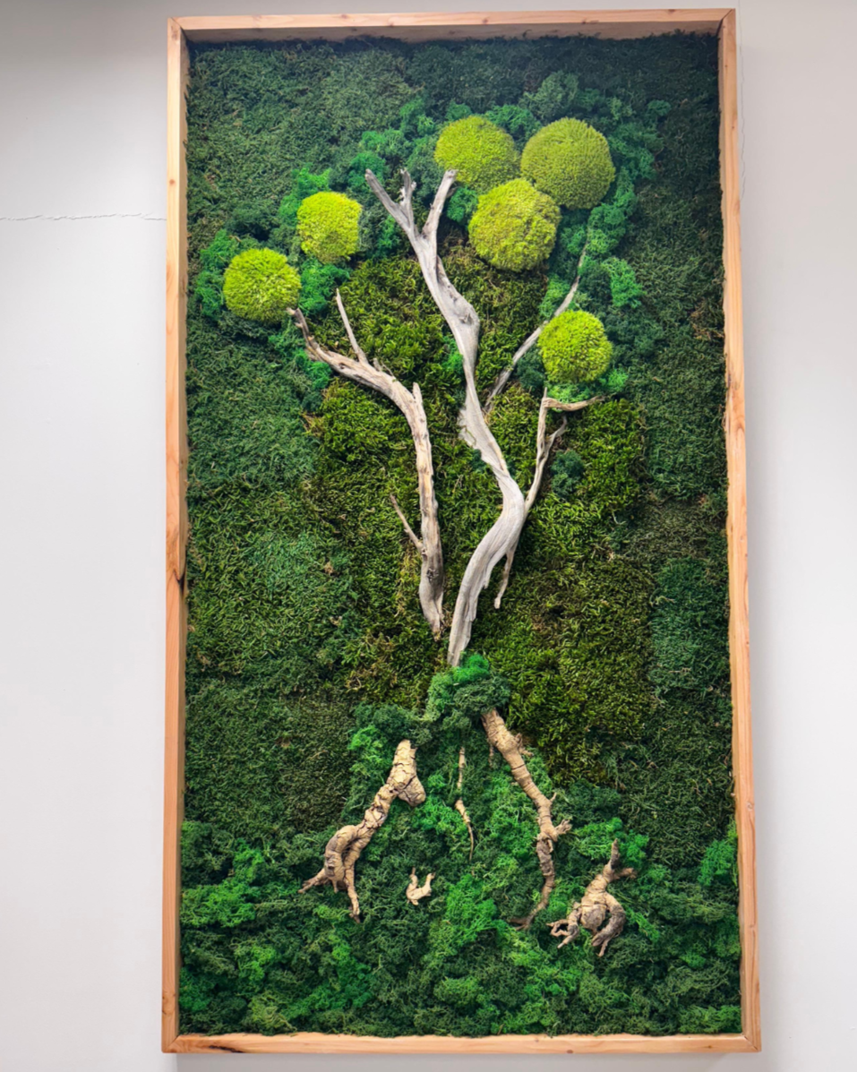 'The Tree of Life' | Preserved moss, driftwood, and tree roots shape a Tree-of-Life motif that adds rich natural texture and a sense of growth. 