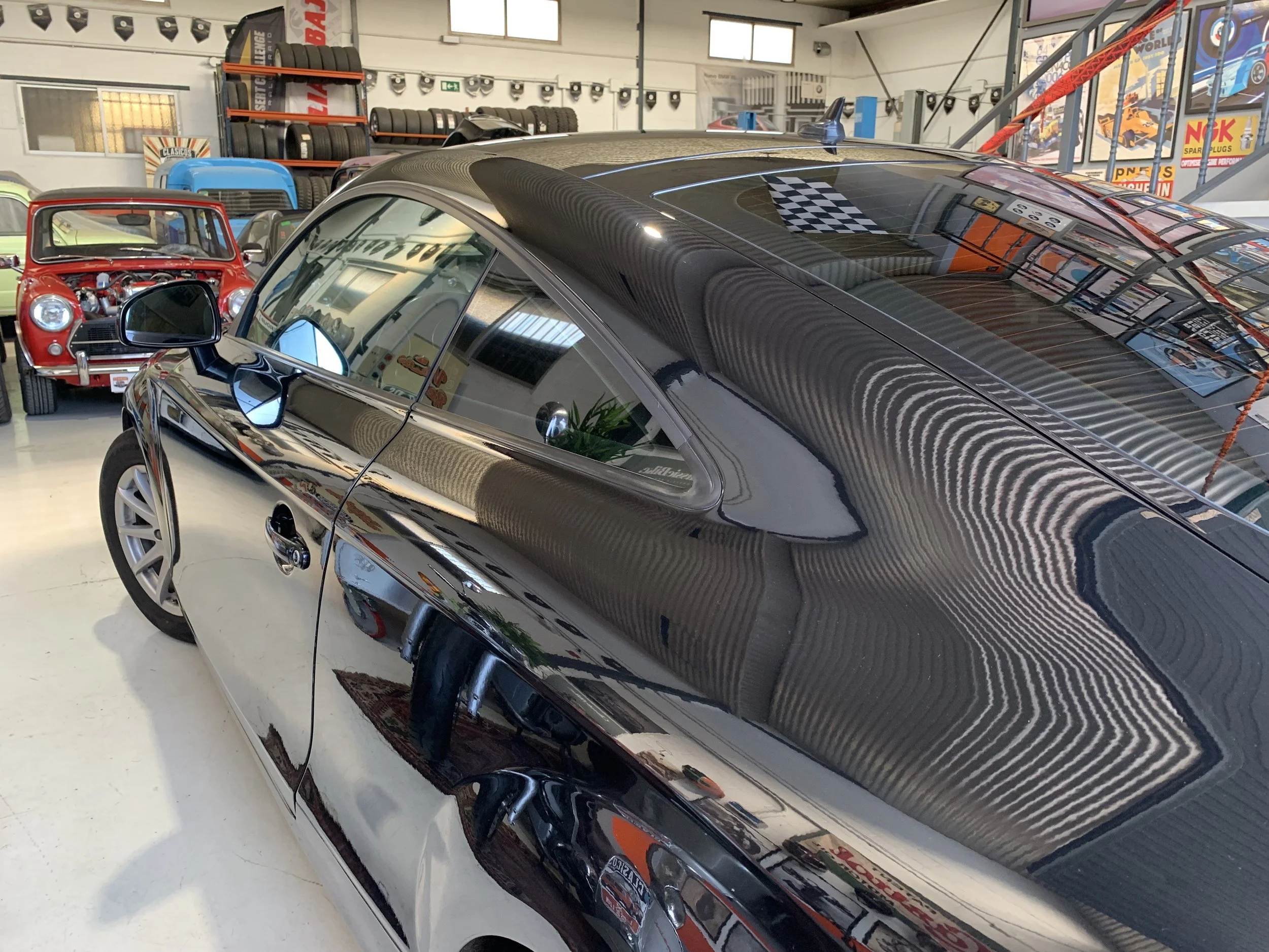 Audi negro pulido muy brillante
