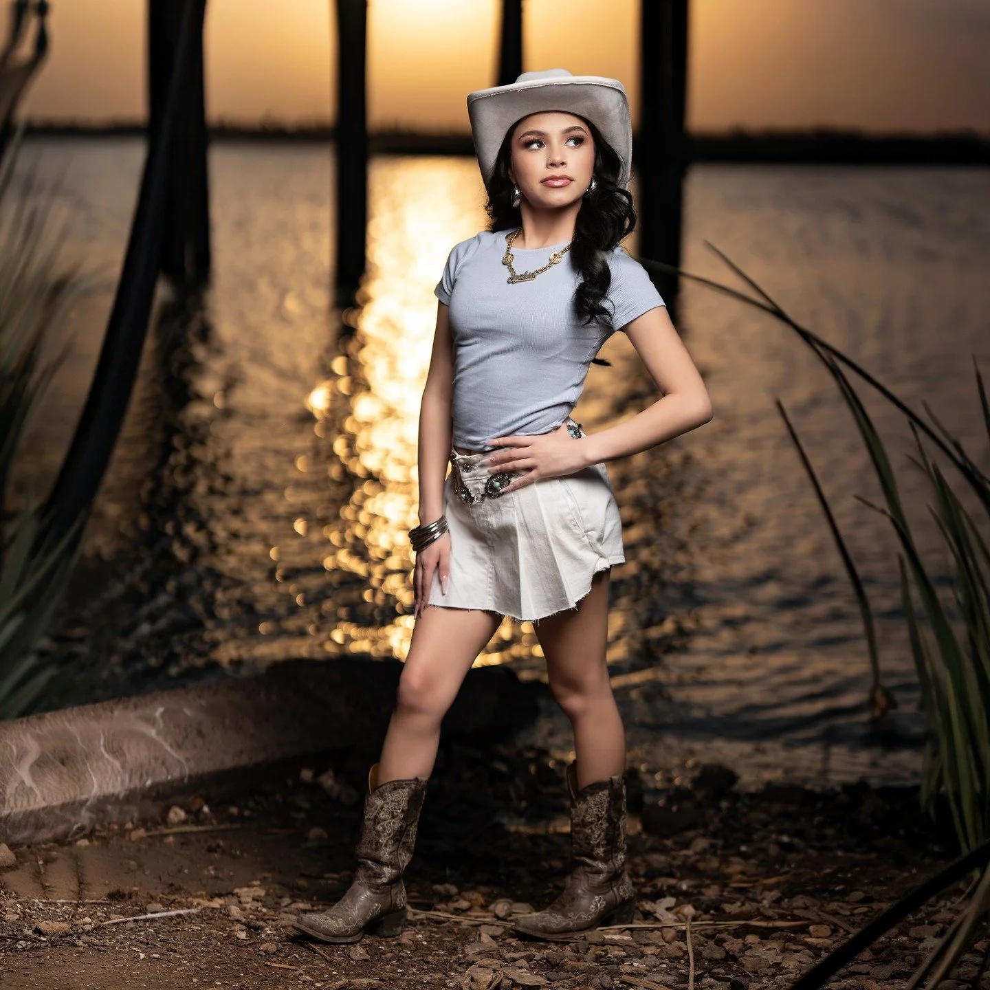 Thank you for choosing Carte Blanche Photography to be part of your unforgettable XV celebration. It was an honor to capture your beauty, your joy, and every special moment of such an important day.
We&rsquo;re grateful for the trust you and your fam