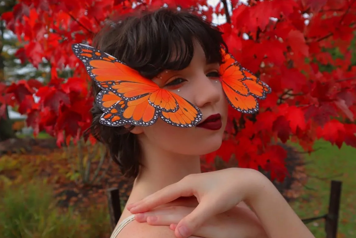 The Monarch, 2021 | 

The Monarch was created by patterning and cutting out water color paper, featuring built in metal wiring on the back side of each wing to be comfortably worn around the head, and hidden beneath hair. Ultimately, giving the illus