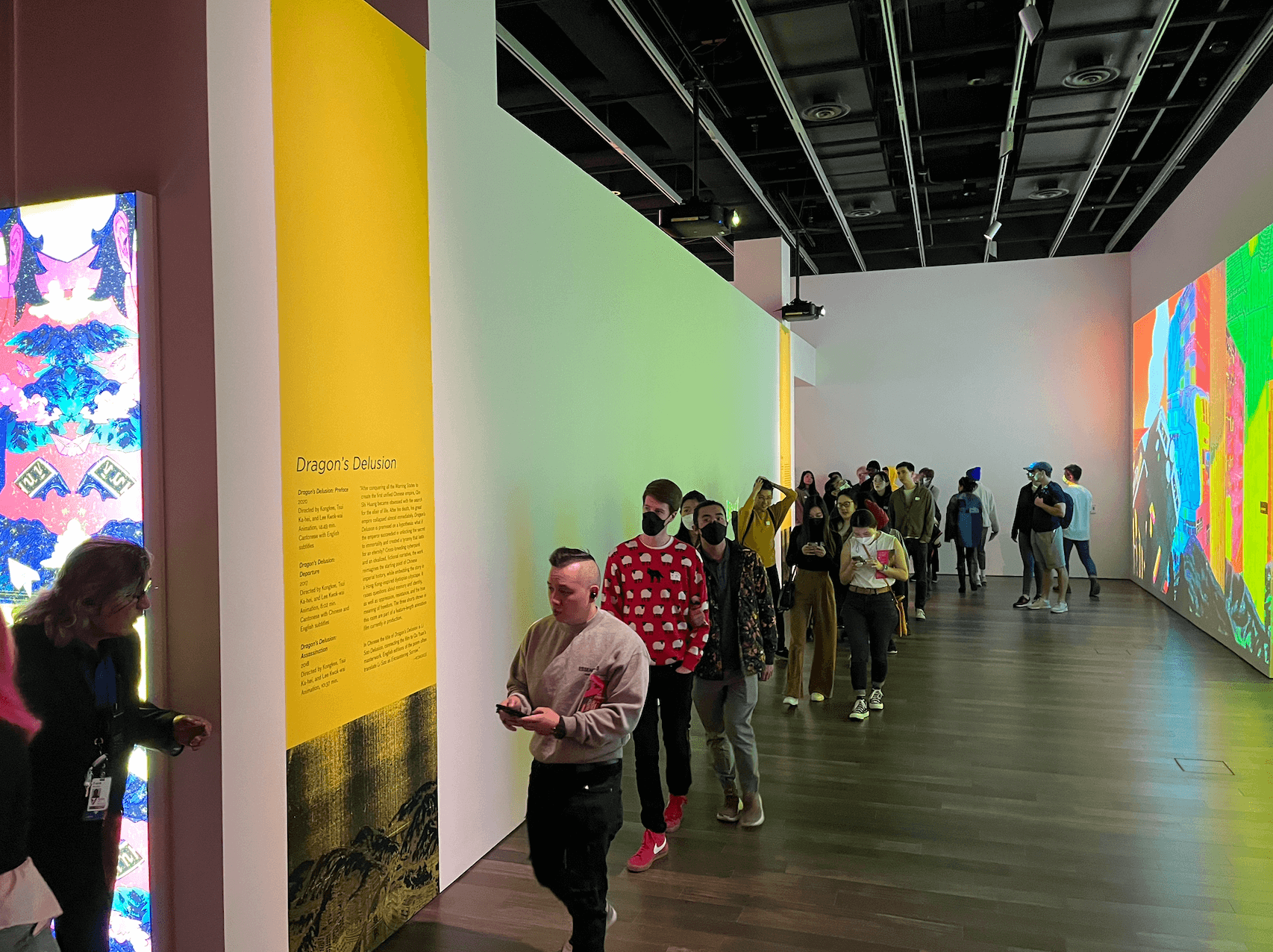 Line to enter the Kongkee Exhibition, Asian Art Museum