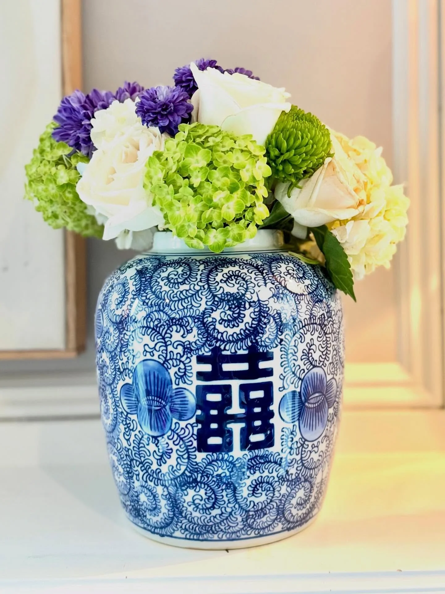 Love using Ginger Jars for flowers! They make the colors pop so much against the beautiful blue and white design! Made these arrangements for a Mahjong get together taught by @mrs.mahjong.nj 🀄️💙