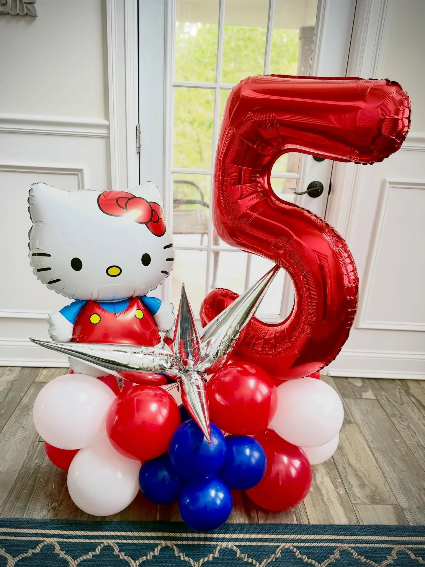 Sweet, bold, and totally iconic 🎈🎈

Hello Kitty front and center in this custom balloon stack&mdash;featuring a jumbo number 5, a playful red/white/blue base, and a statement chrome star for that extra pop ✨ The perfect mix of cute + celebratory fo
