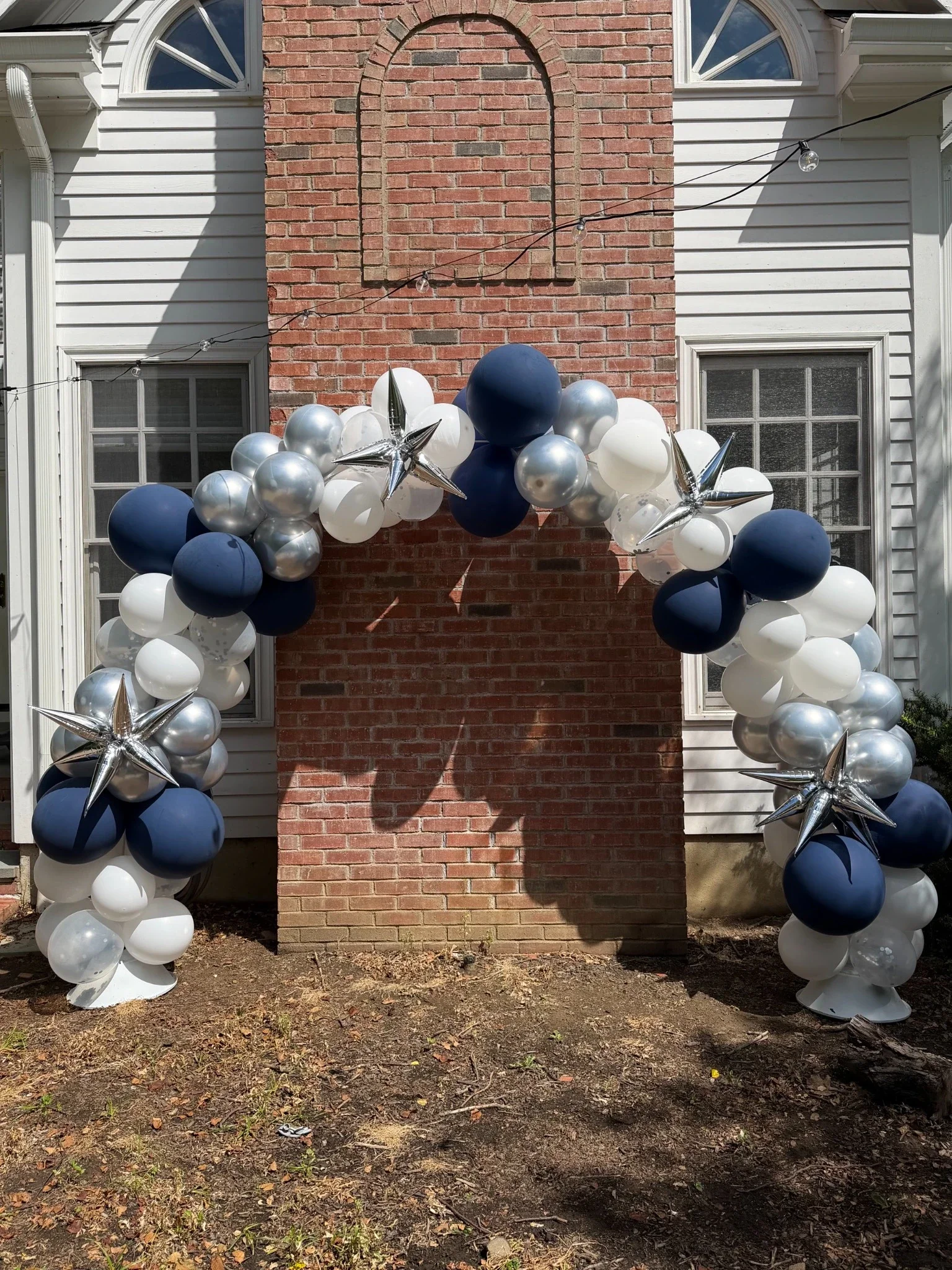 nj-prom-balloon-arch-blue-silver-graduation.webp