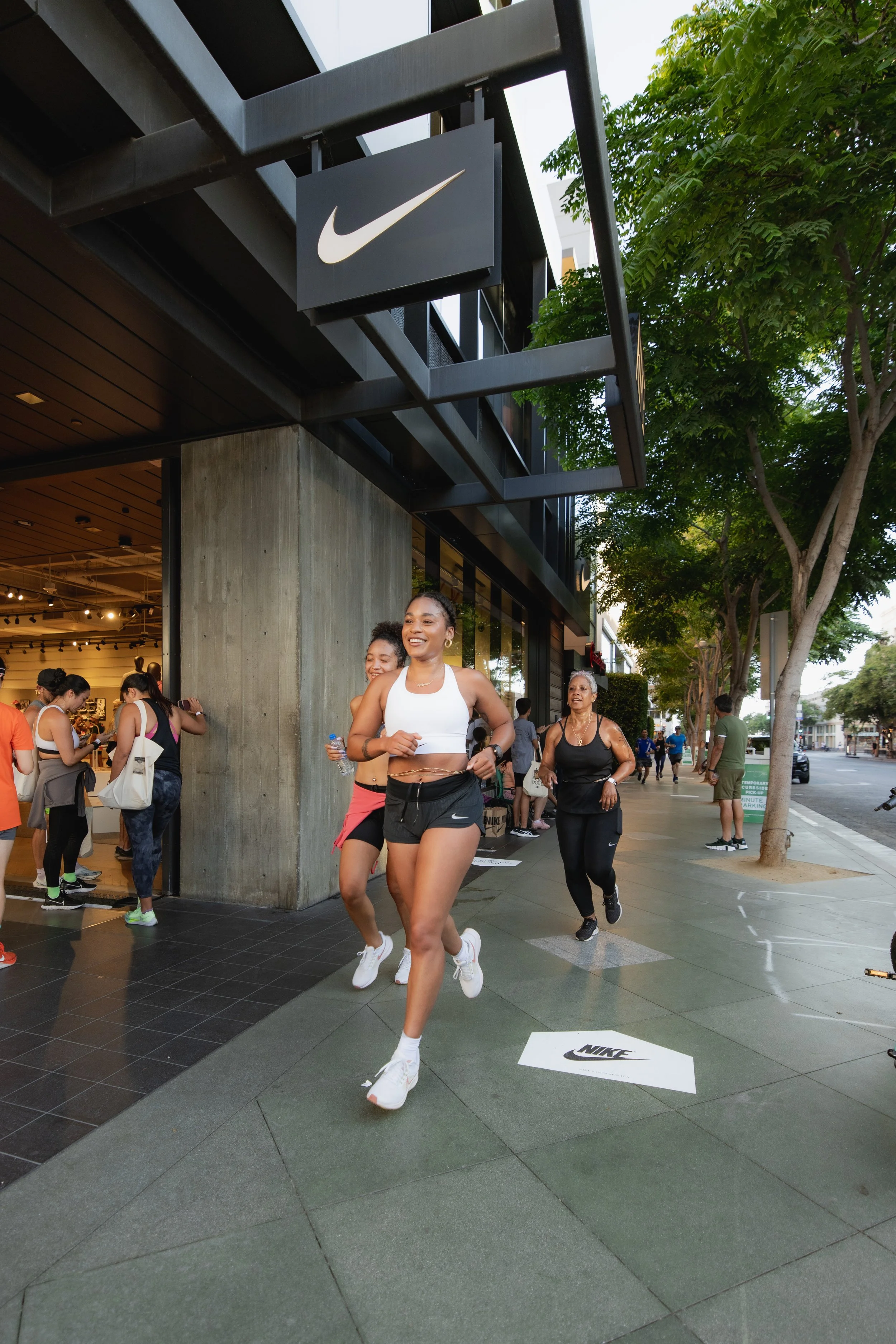 220623_NIKE4712_Run x LA Run Crews_Edited_Select14 .jpg