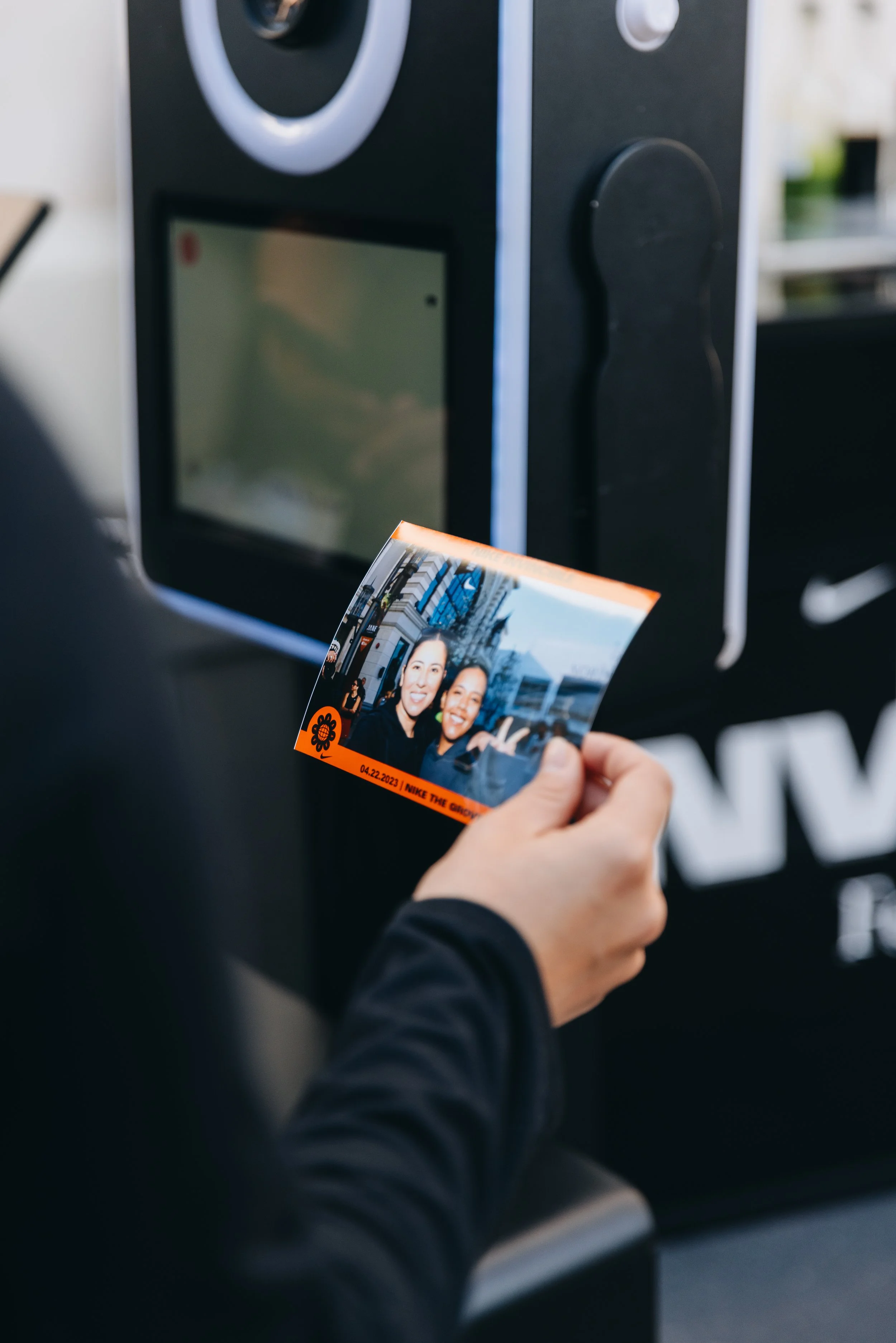 20230424_NIKE5375_NikeLATheGroveZoomInvincible3-0710 _SN.jpg