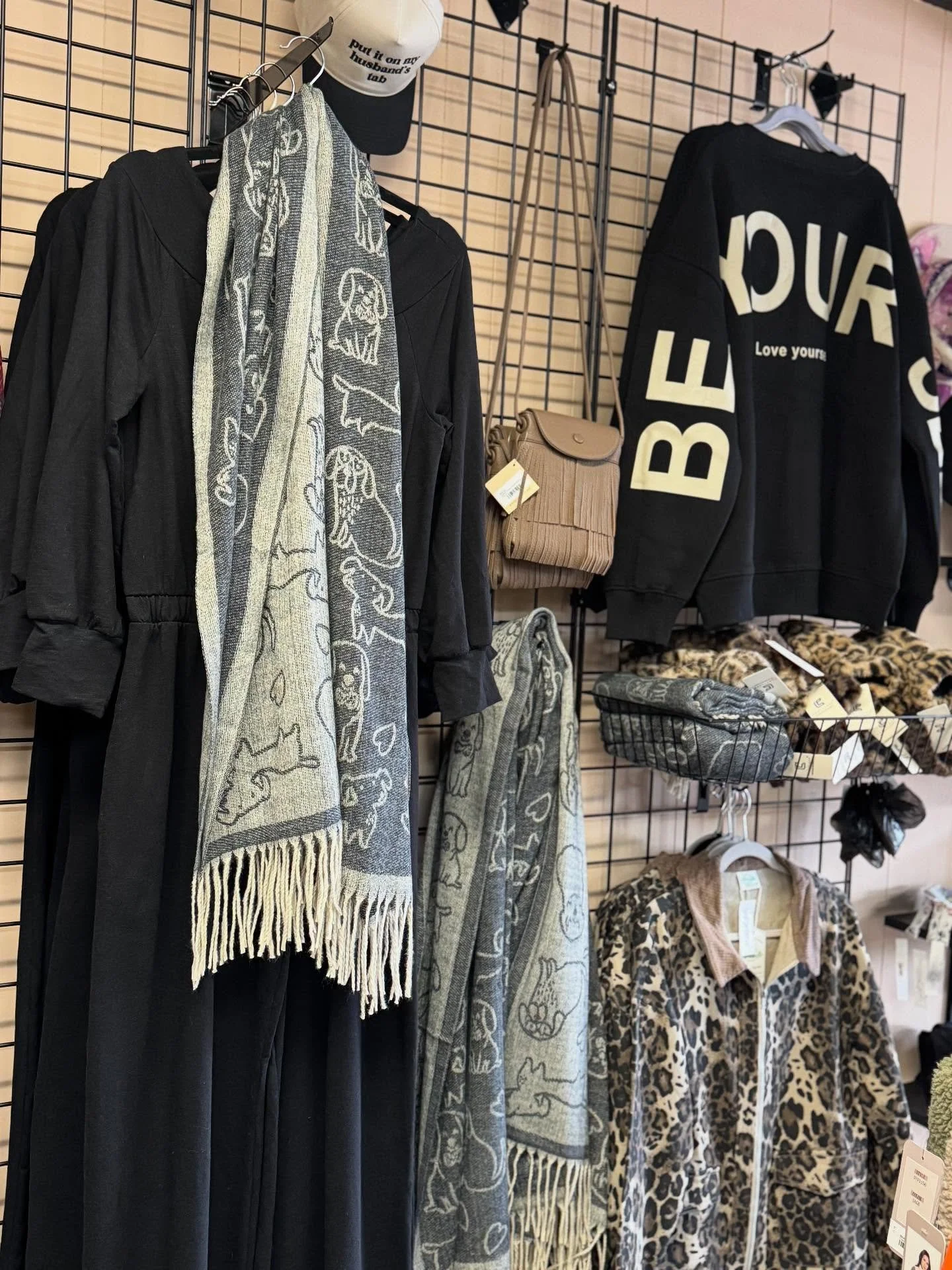 🍂 NEW 🍂 find your Fall favorites at @justpeachyboutiqueandgift #smallmnbusiness #mnboutique