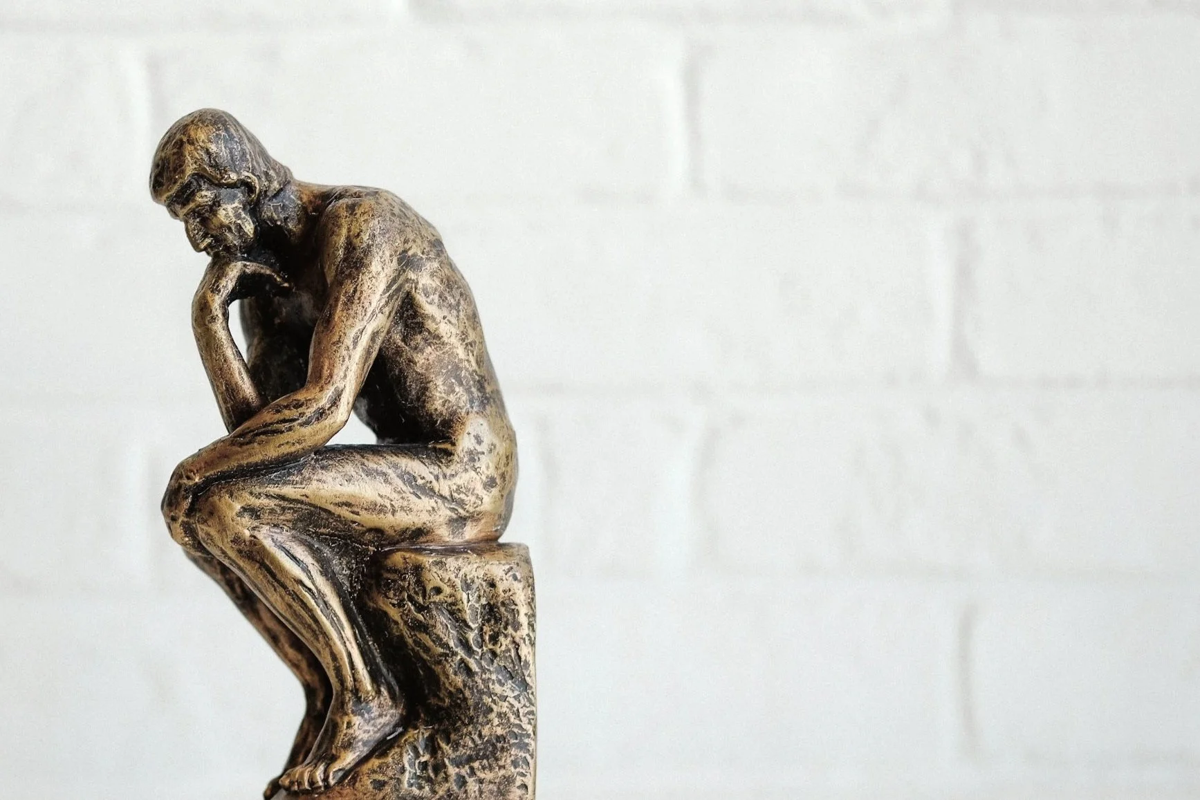 Bronze sculpture of The Thinker representing reflection, self-awareness, and mental health counseling.