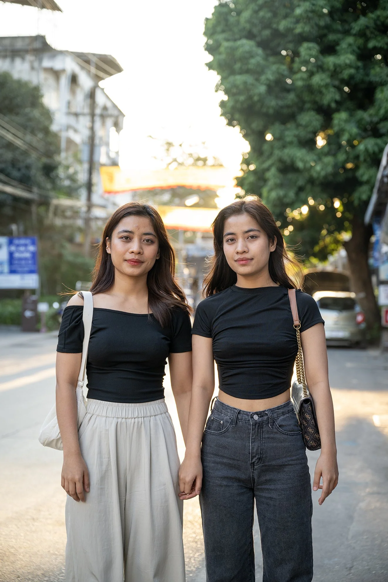 hannah_maule_ffinch_thailand_portrait_burma_twins .jpg