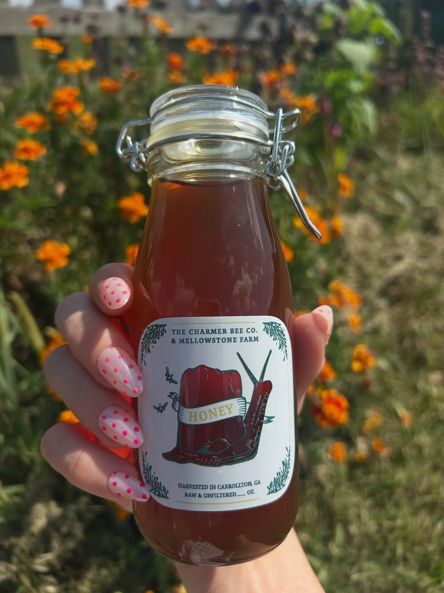 Yall! I have so much work to share and a bit more time to do so because I just broke through a huge branding push at my new ✨day job✨ at @thehub_swannanoa  This was my first time ever presenting a brand to a board for approval and it went so well!