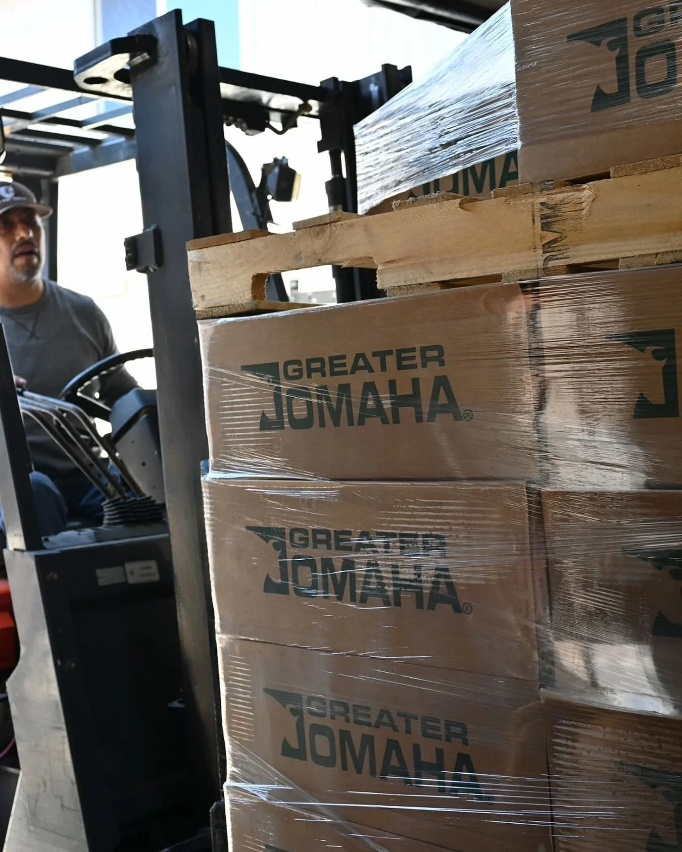 you know it&rsquo;s going to be a great Monday when your  @greateromahapackingco shipment comes in!🙌🏼

#usdaapproved #chefapproved #butchershop #meatlovers #qualitymeat #farmtotable #meatmarket #freshmeat #highqualitymeat #localbutcher