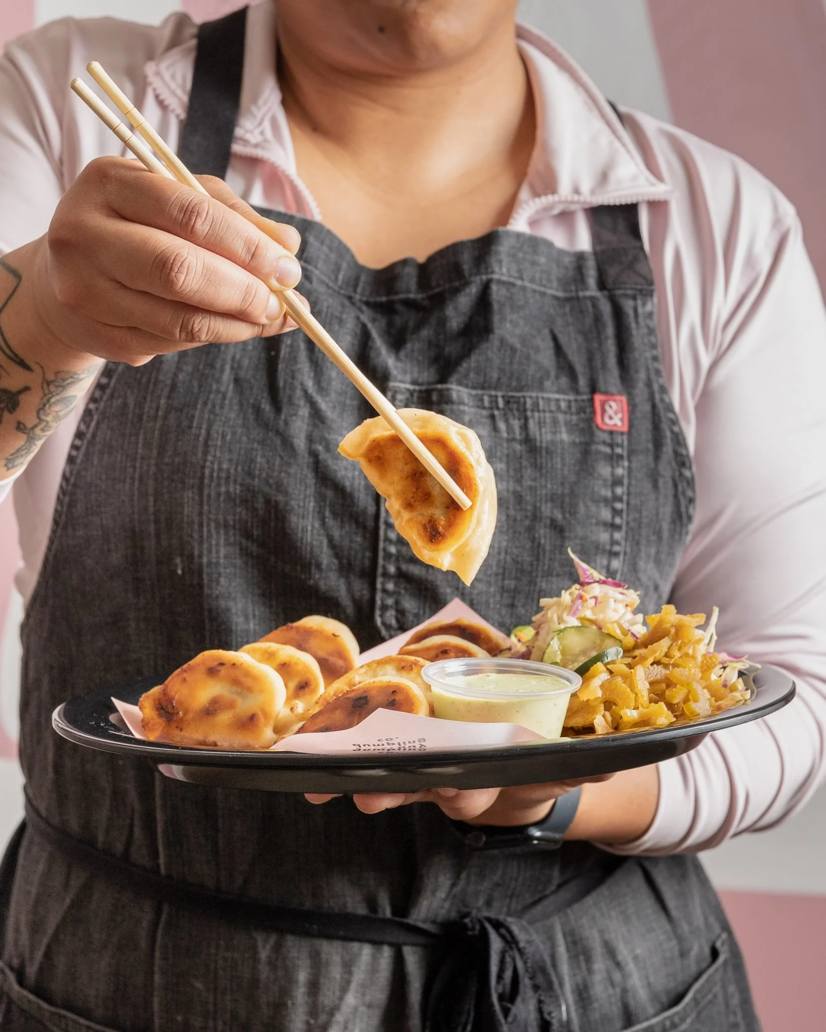 Smoked chile chicken. Collard greens. Brasa green sauce 🥟🐓🌶️

Wrapped up by our friends at @saturdaydumplingco and available now as their Dumpling of the Moment.

We&rsquo;ve packed our signature rotisserie chicken, smoky red chile sauce and colla