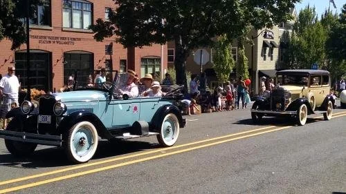 parade_old_cars_2.jpg