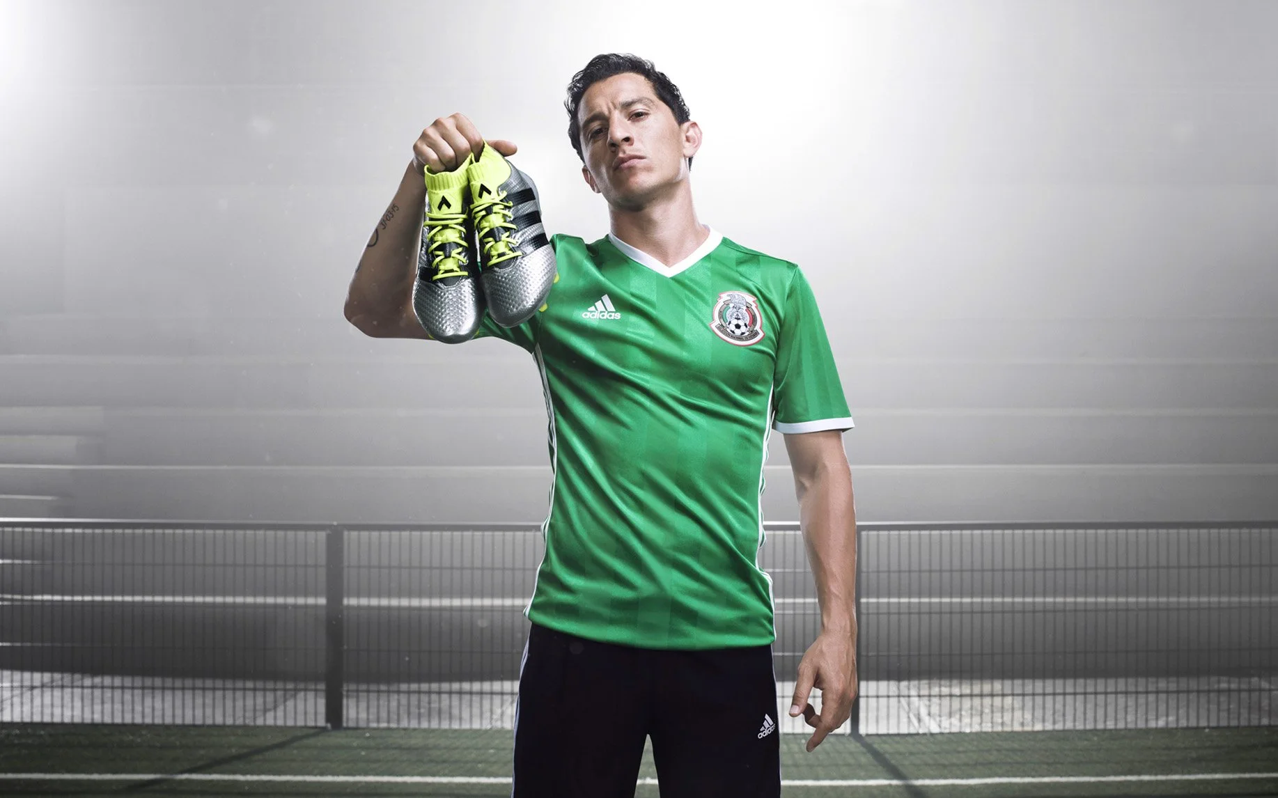 40-ADIDAS GUARDADO.jpg