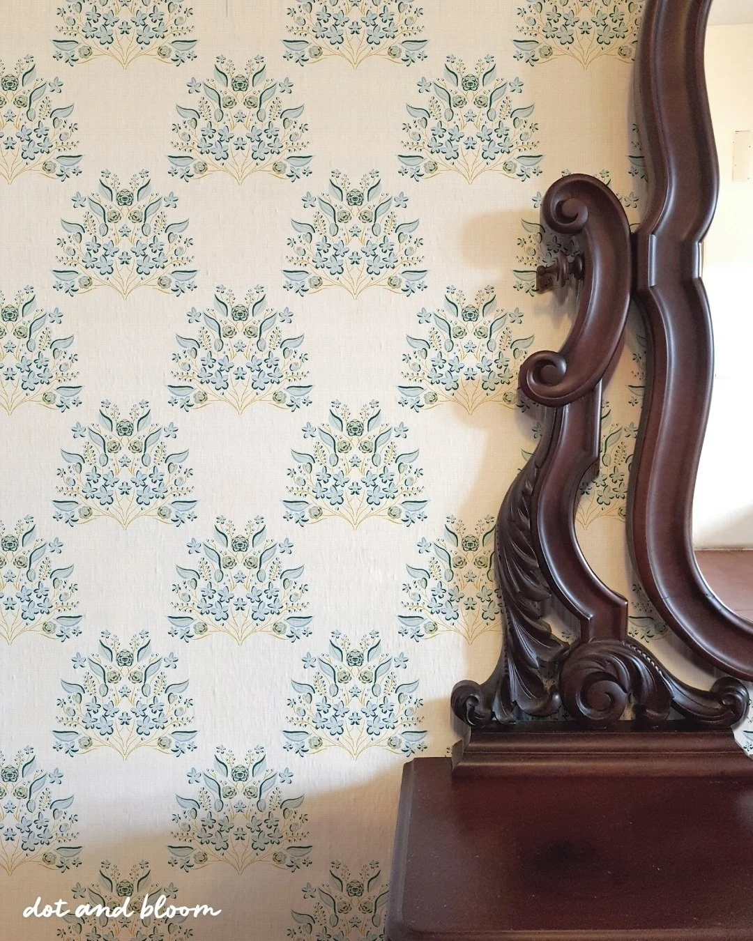 One of my personal favorites 💛

⁘ ⁘ ⁘ ⁘ ⁘ ⁘ ⁘ ⁘ ⁘

This pattern is available for licensing + will be on Spoonflower in multiple colorways soon!

mockup credit @alinebea 

Art Licensing | Floral Pattern | Botanical Pattern | Hand Drawn Art | Surface 