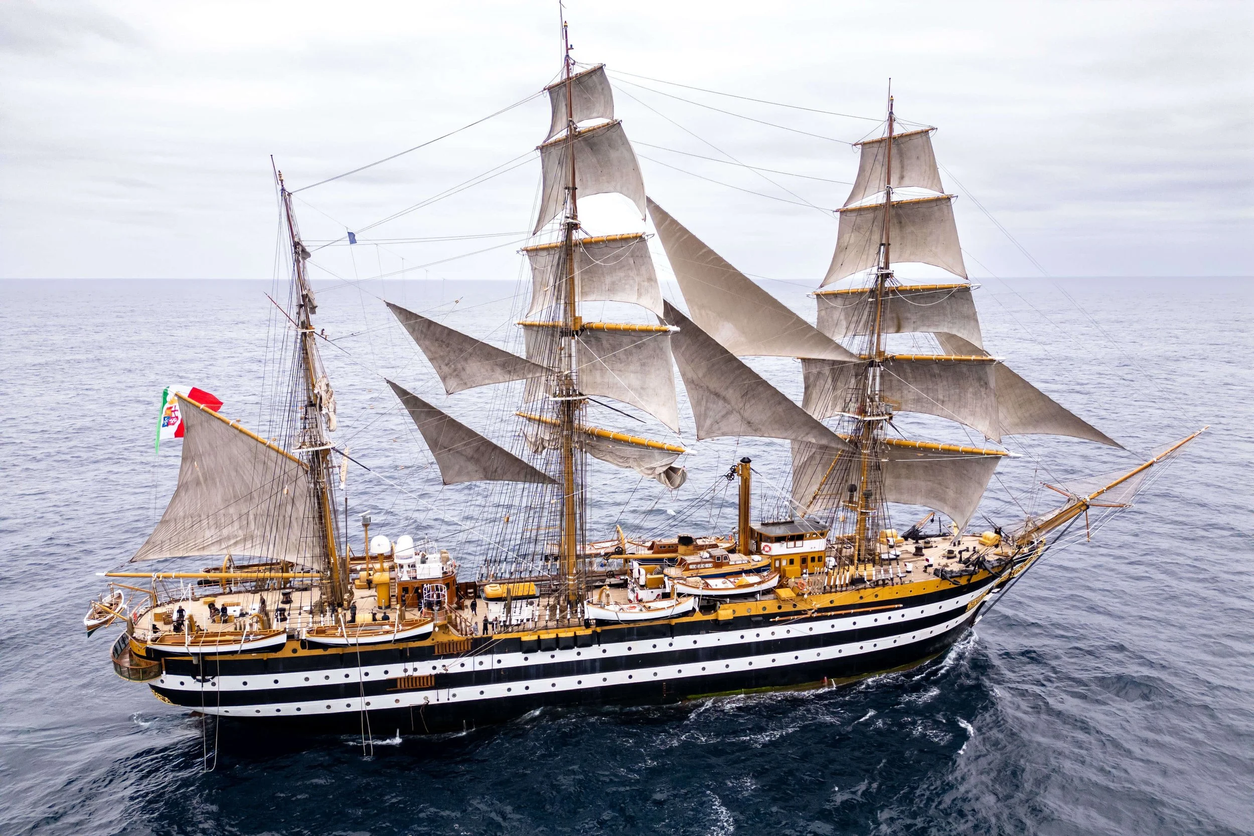 20231020-Nave Vespucci Navigazione Rio de Janeiro passex Cisne Branco-DJI_0069.jpg