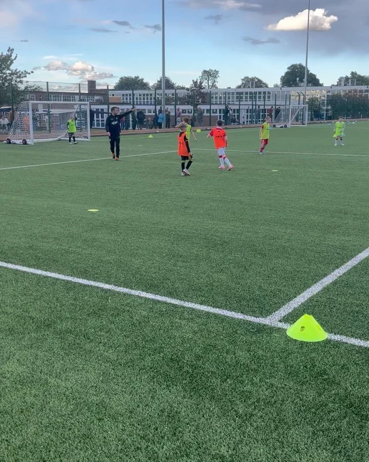 Our coach @liamdaviescoaching bringing the vibes at the academy last night! Whatever the weather, we are dedicated to creating the best atmosphere for the boys and girls to enjoy learning and have fun! Our coaches will always bring the energy and ent