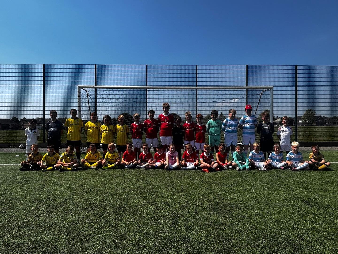 🏴󠁧󠁢󠁷󠁬󠁳󠁿 DAY 2 AT CAMP 🏴󠁧󠁢󠁷󠁬󠁳󠁿

The sun kept shining and the vibes kept positive! Another amazing day for out players at our Wrexham AFC themed day! The day included a head-to-head battle for points between the junior dragons (U6-U9) and
