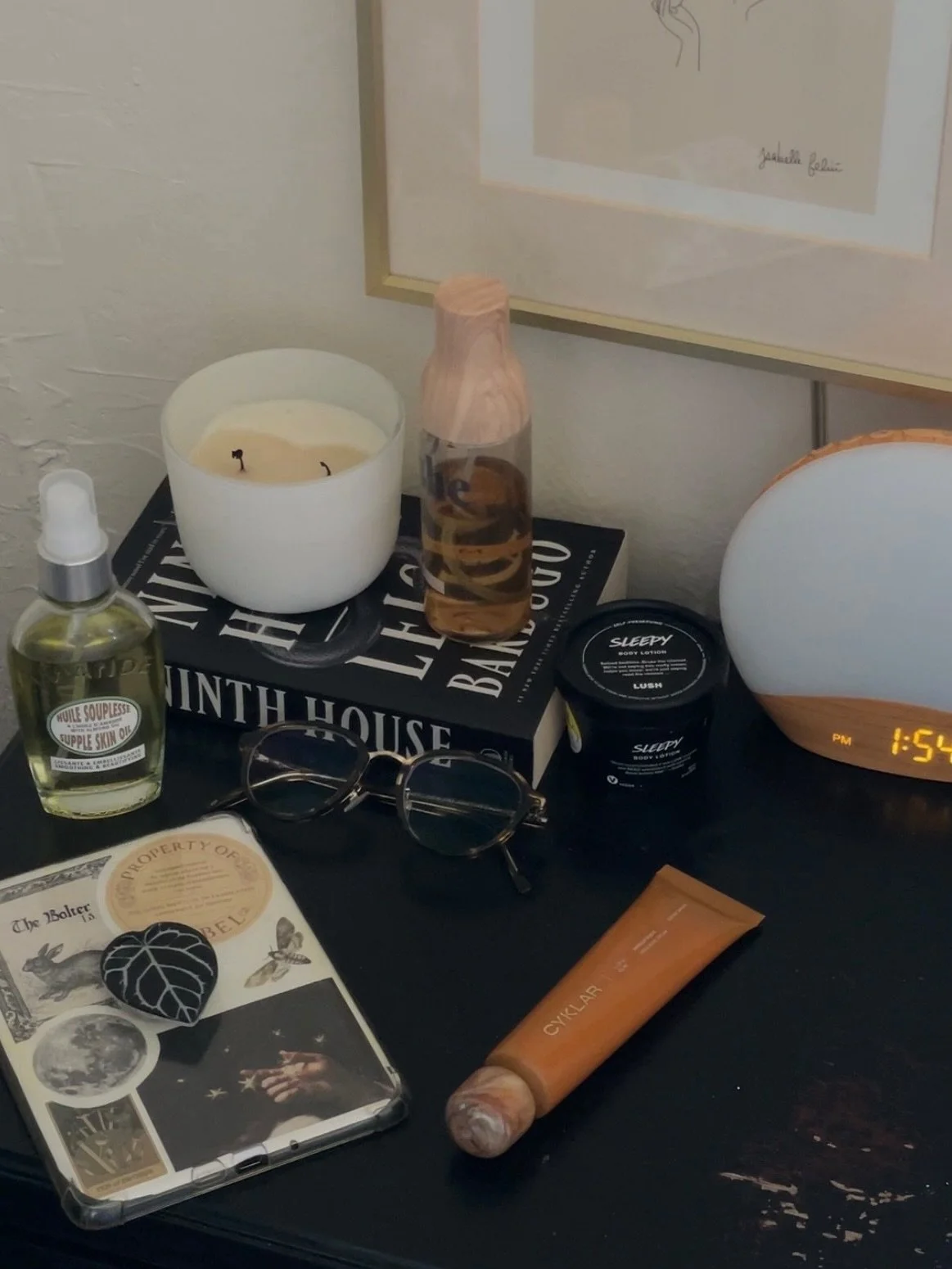 a few favorite corners with a few of our favorite books 📖✨ 
.
.
.
.
#midnightbooks #themidnightbookseller #bookstagram #books #bookcollection #bookshelfie #coolgirlsread #fantasybooks #fantasyreader