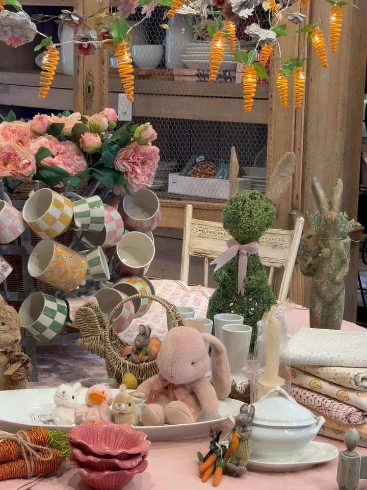 Recent work for my newest client @oandoantiques 💕 We wanted our video content to capture the charm of the store along with being a pleasant escape and destination for customers.