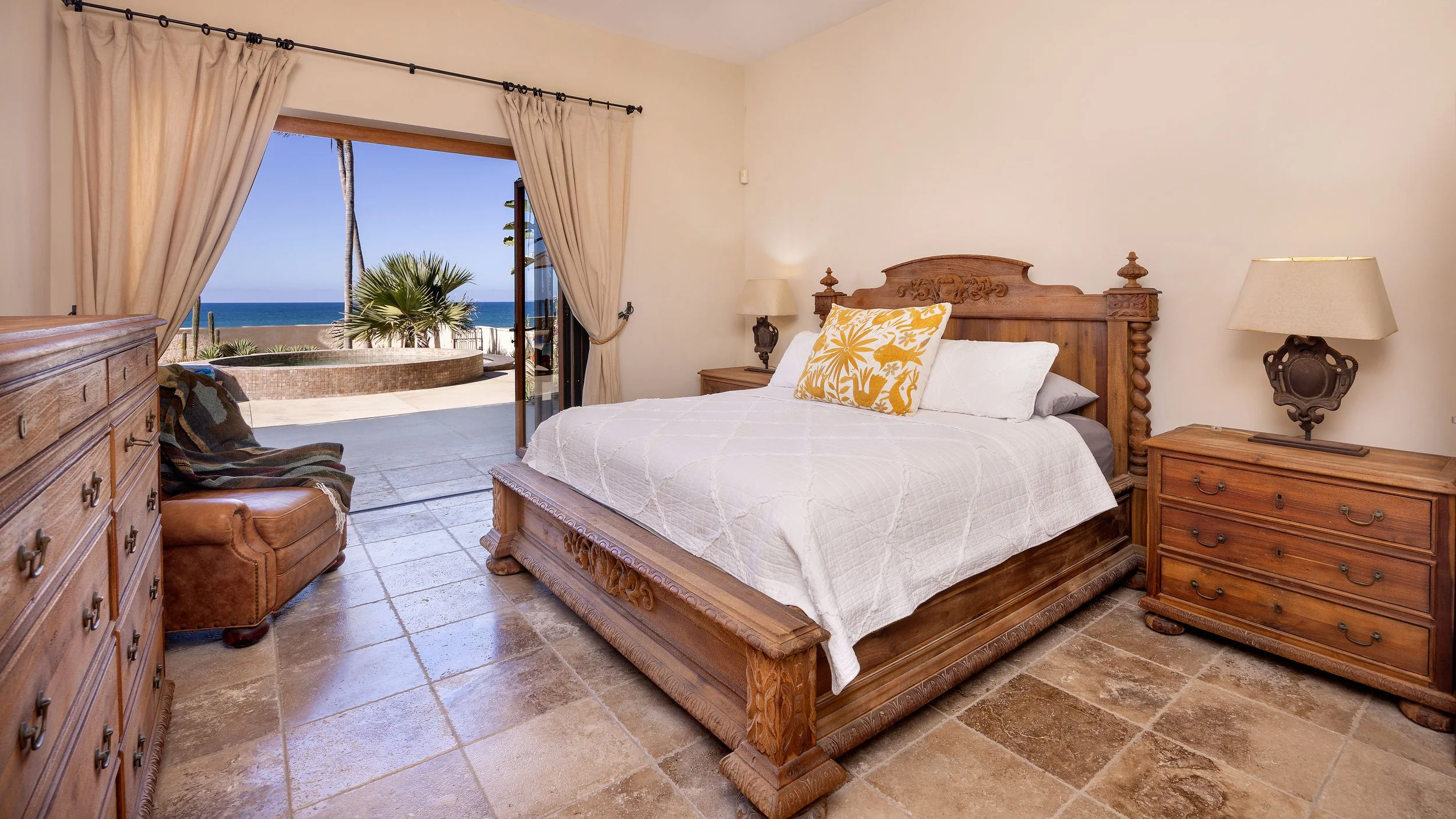 Luxury main suite with ocean views in Pescadero