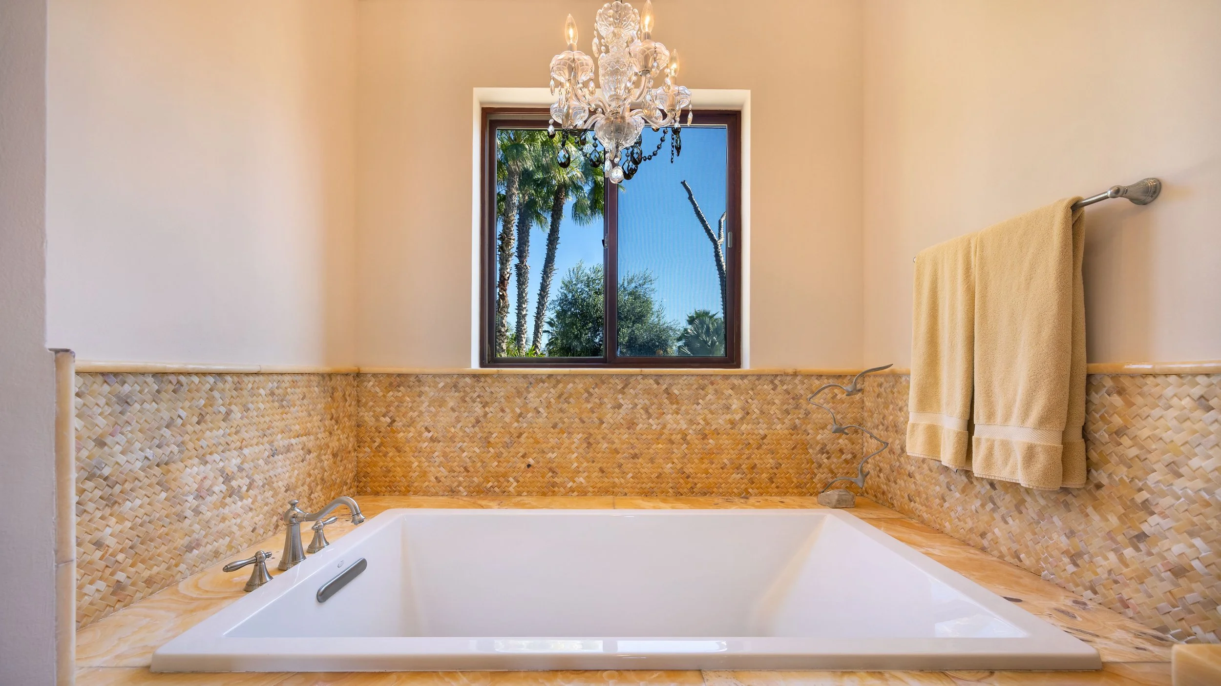 Luxurious spa tub in oceanfront estate in Pescadero