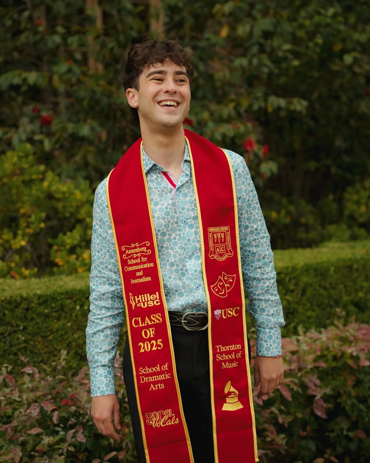 Graduated with a BA in Sillyness Studies from @uscedu 

#usc #uscgrad