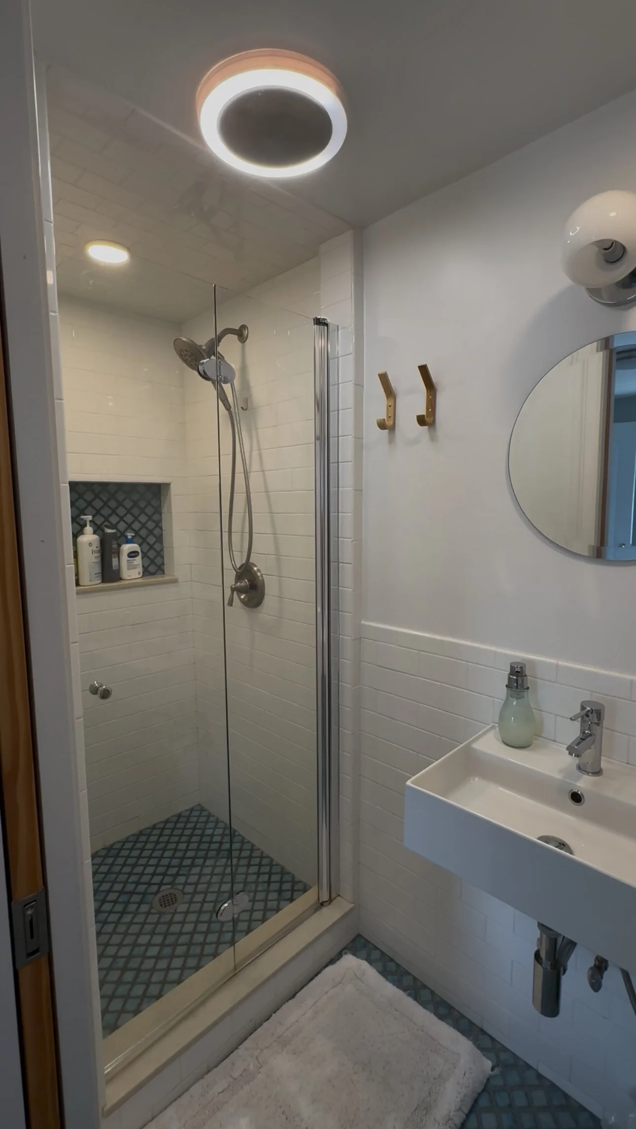 Short-term rental: bathroom cleaning
