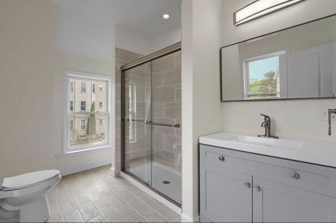 Residential deep cleaning: bathroom