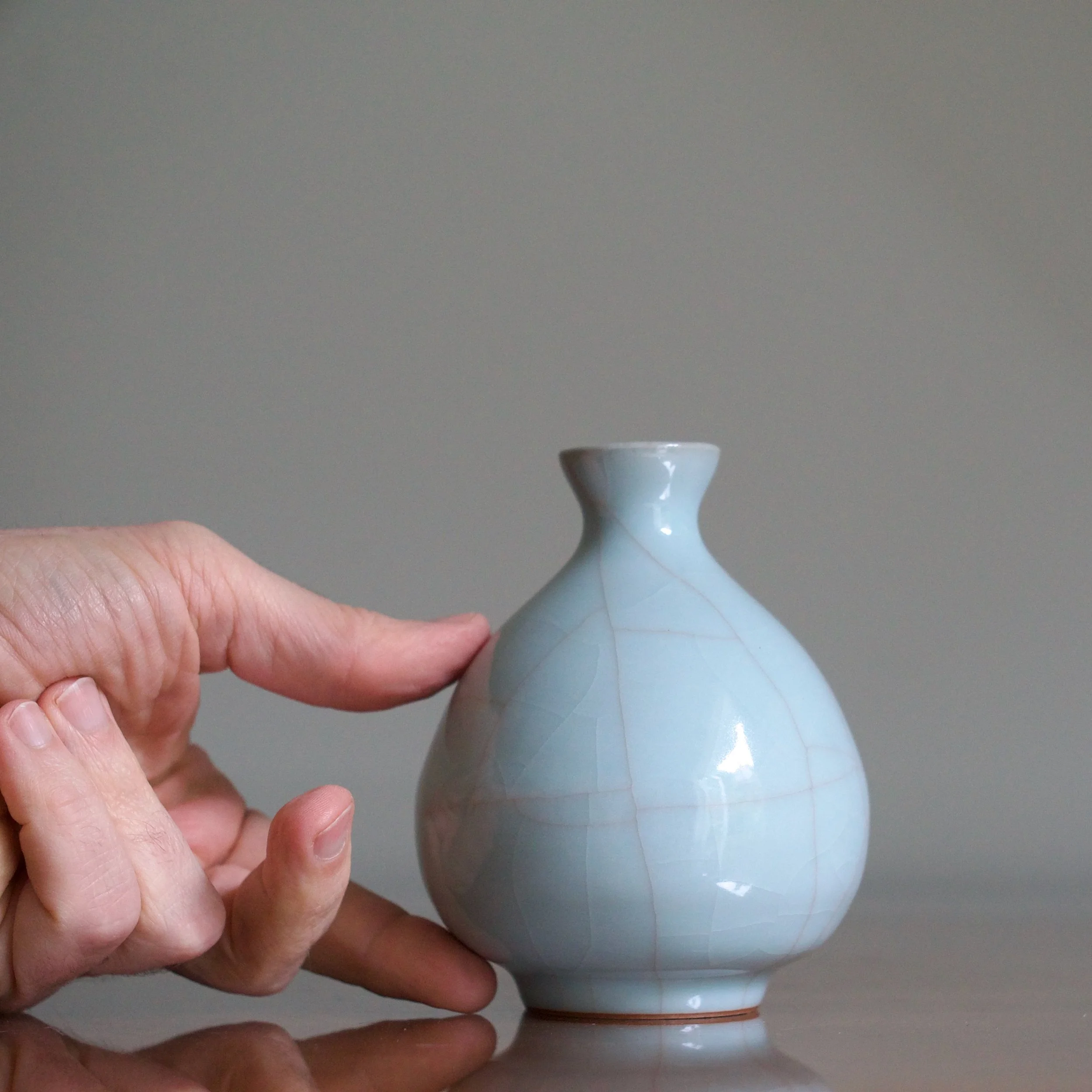 MASAYUKI URAGUCHI CELADON ONE-FLOWER VASE