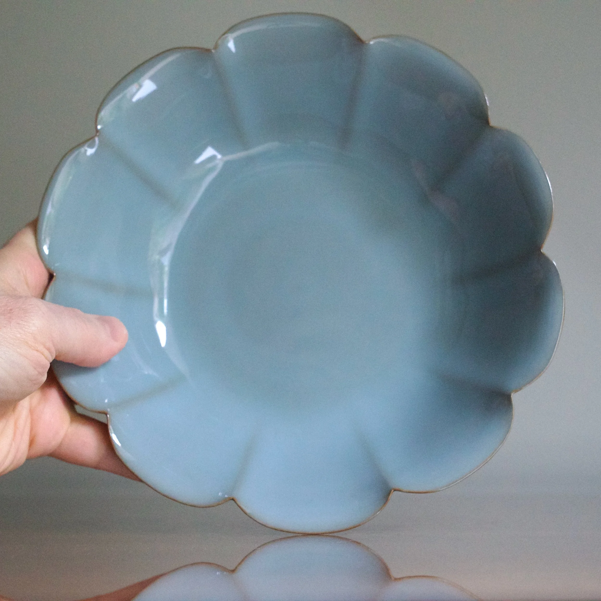 Shinobu Kawase celadon flower rim bowl