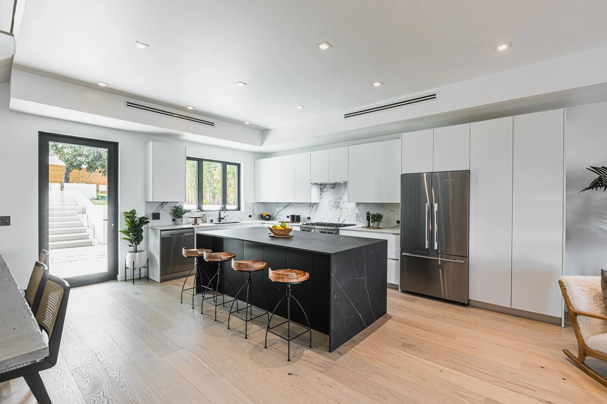 1126CatalinaBlvd_kitchen.jpg