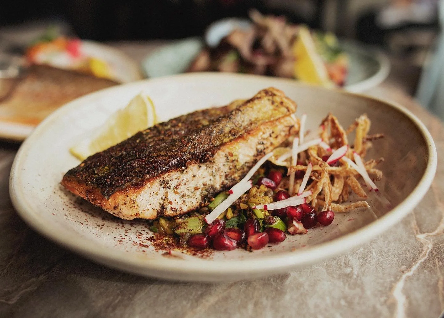 Would ya’ look at the crust on that thing?! Our pan-seared salmon atop a bed of freekeh majadra; what a sight!😍
#limonbeaches #torontorestaurants #torontofoodblog 
#foodsinthe6ix #torontofood #torontofoodies #blogto #hypetoronto #torontofoodp