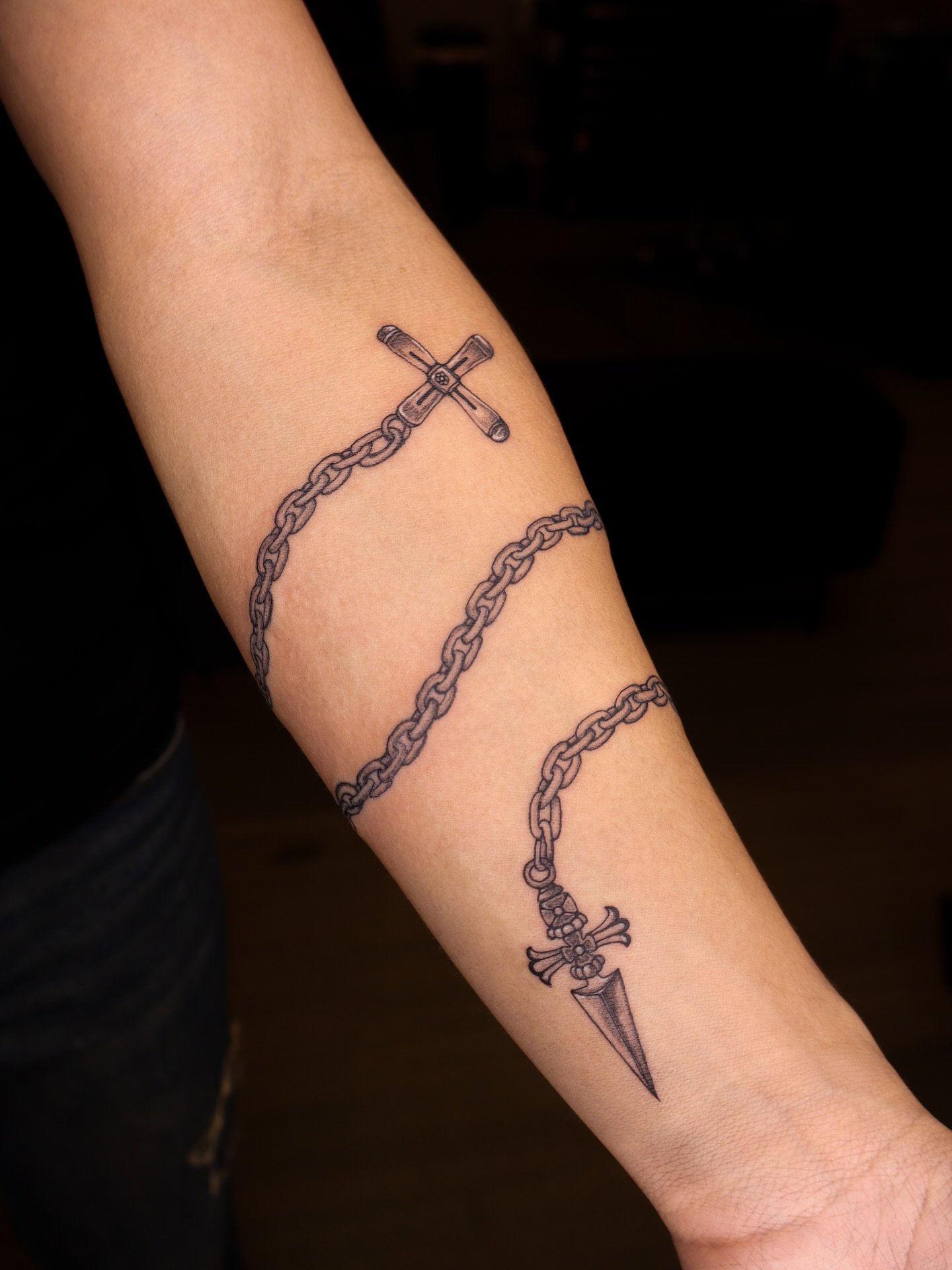 Kurapika&rsquo;s Judgment &amp; Holy Chain from Hunter x Hunter! ⛓️
Anime tattoos always hit different.
Thank you so much for trusting me with your first tattoo, Andrei! 🔥

➻ ➻ ➻ ➻
✶ Done at Level Up Studio | 📍 Tacoma, WA
✶ January&ndash;February b