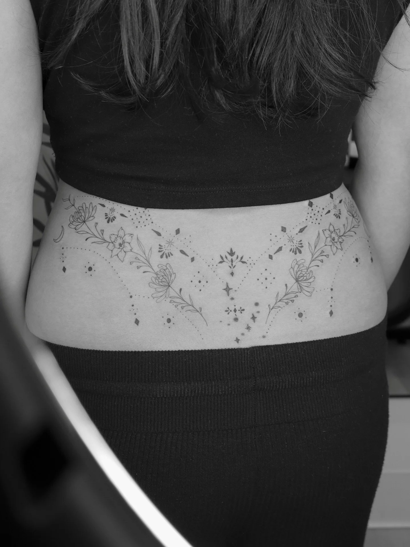 Something special about tattooing a fellow artist 🖤
Melani (@levelupstu.melani) came to me with her own design and trusted me to bring it to life! So grateful.
We also freshened up her &amp; her husband&rsquo;s constellation ✨

(Star constellations 