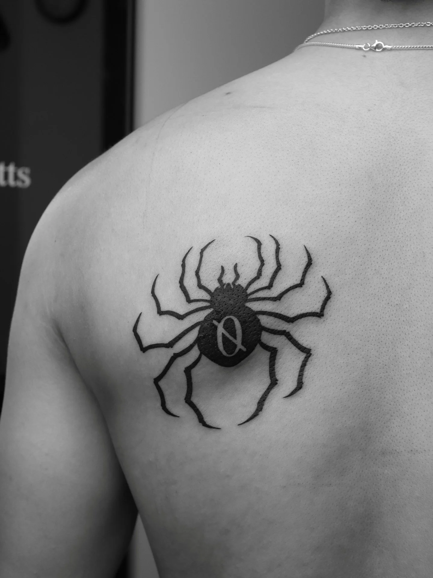 My client Andrei came back and wanted Chrollo&rsquo;s Spider from the Phantom Troupe (Hunter x Hunter) tattooed! 🕷️ He sat like a champ through this one.

Thank you again for trusting me with another piece! I really enjoyed our session as well 🖤

➻