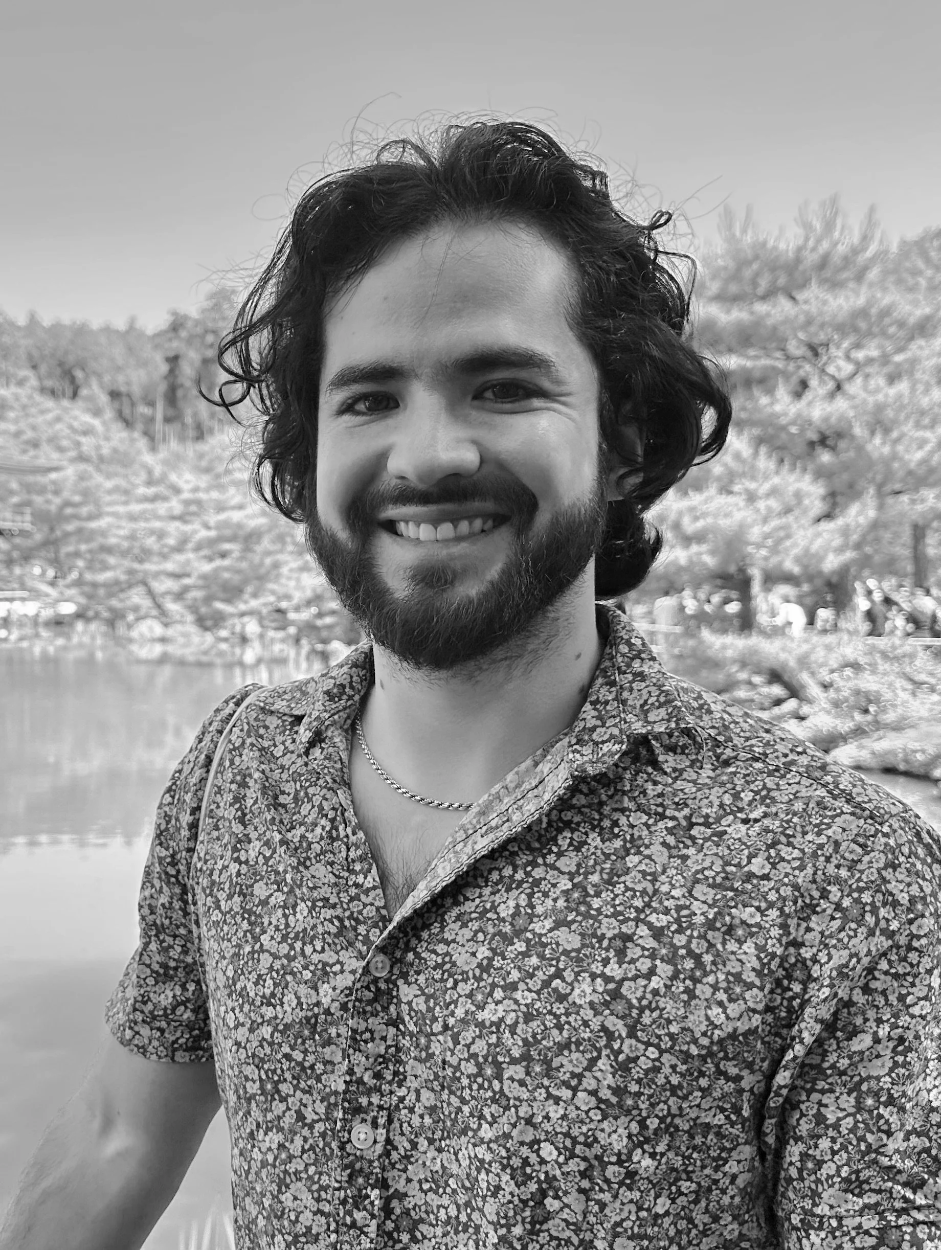 Headshot of Héctor Flores Komatsu