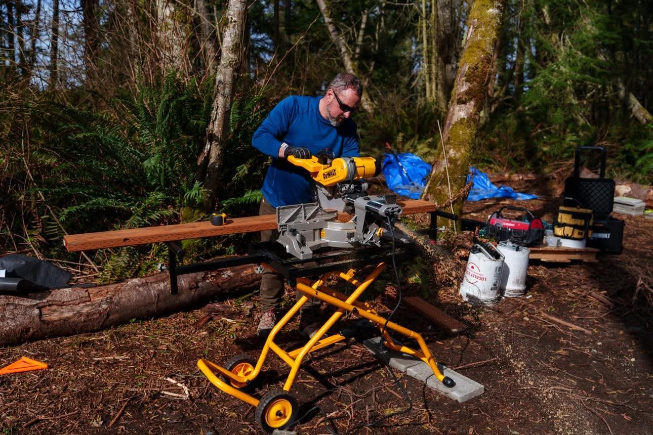 Off-grid mitre saw