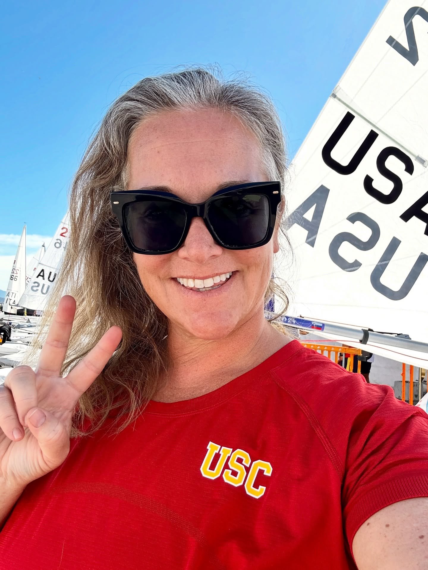 #Boat&rsquo;s rigged, vibes are high, and yes&hellip; once a Trojan, always a Trojan. ✌🏼⚓️🐾
Italy, let&rsquo;s do this. 🇮🇹⛵️

#FightOn #SecondWindRacing #SailingMom2LA28
#worldchampionship #ilcamastersworldchampionship2025