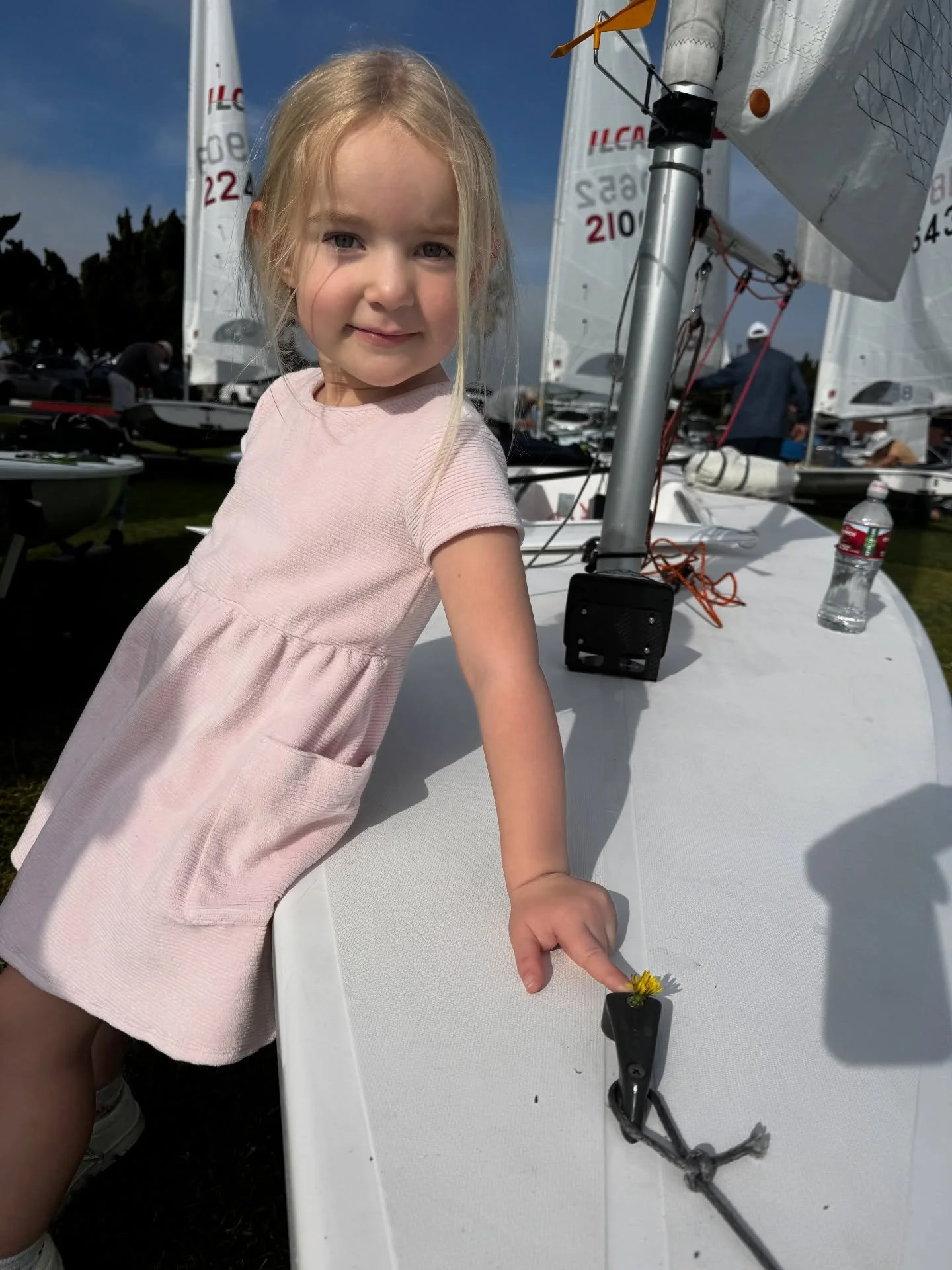 🌺 Tell me your three-year-old helped you rig without telling me. 🌼🌸🌻