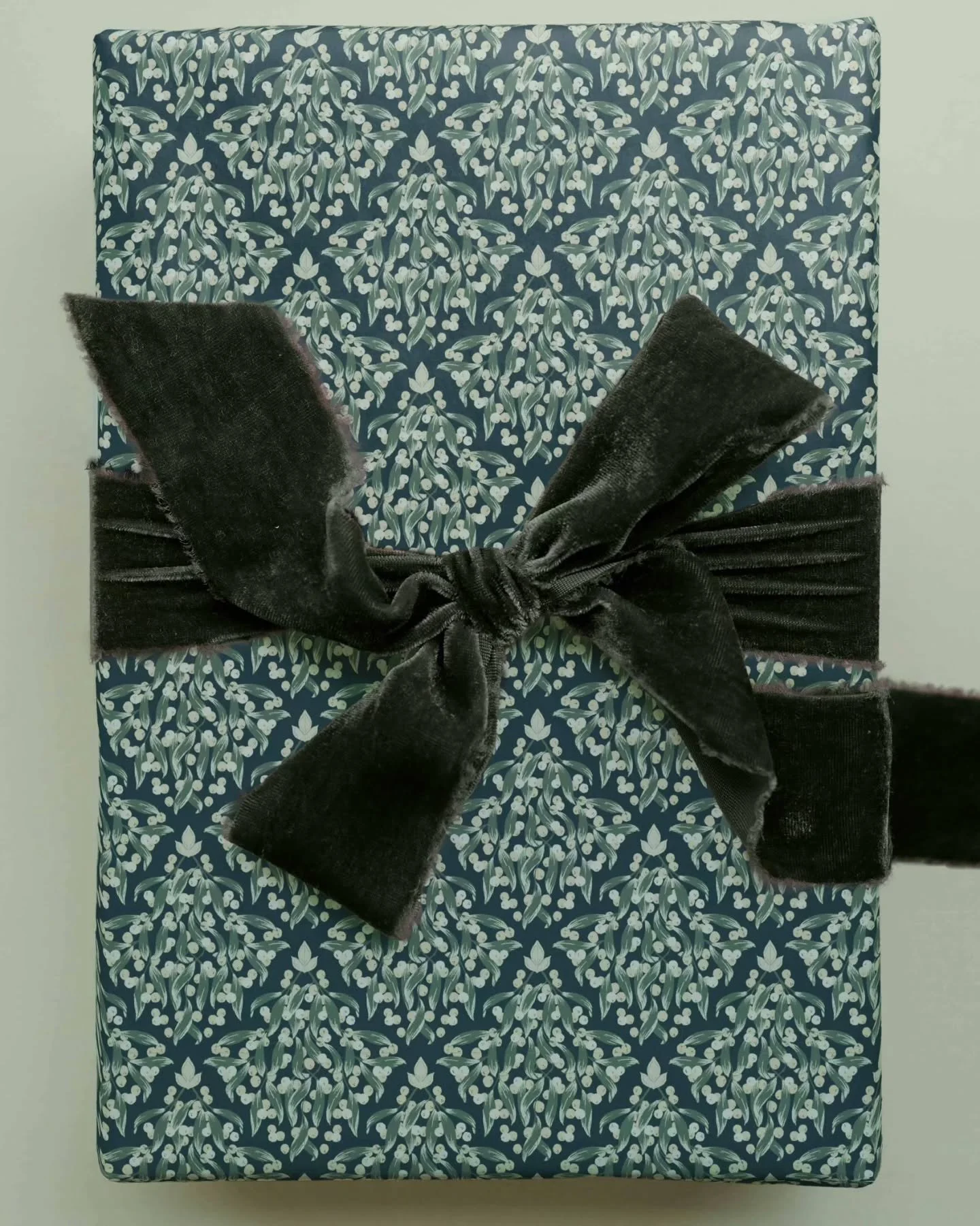 Only 1 more shopping day left and I'm *mostly* done with buying gifts!&nbsp; Just a few more finishing touches and a little more wrapping to go.&nbsp;&nbsp; 

While selecting wrapping paper this year, I couldn't help but imagine it with my own design