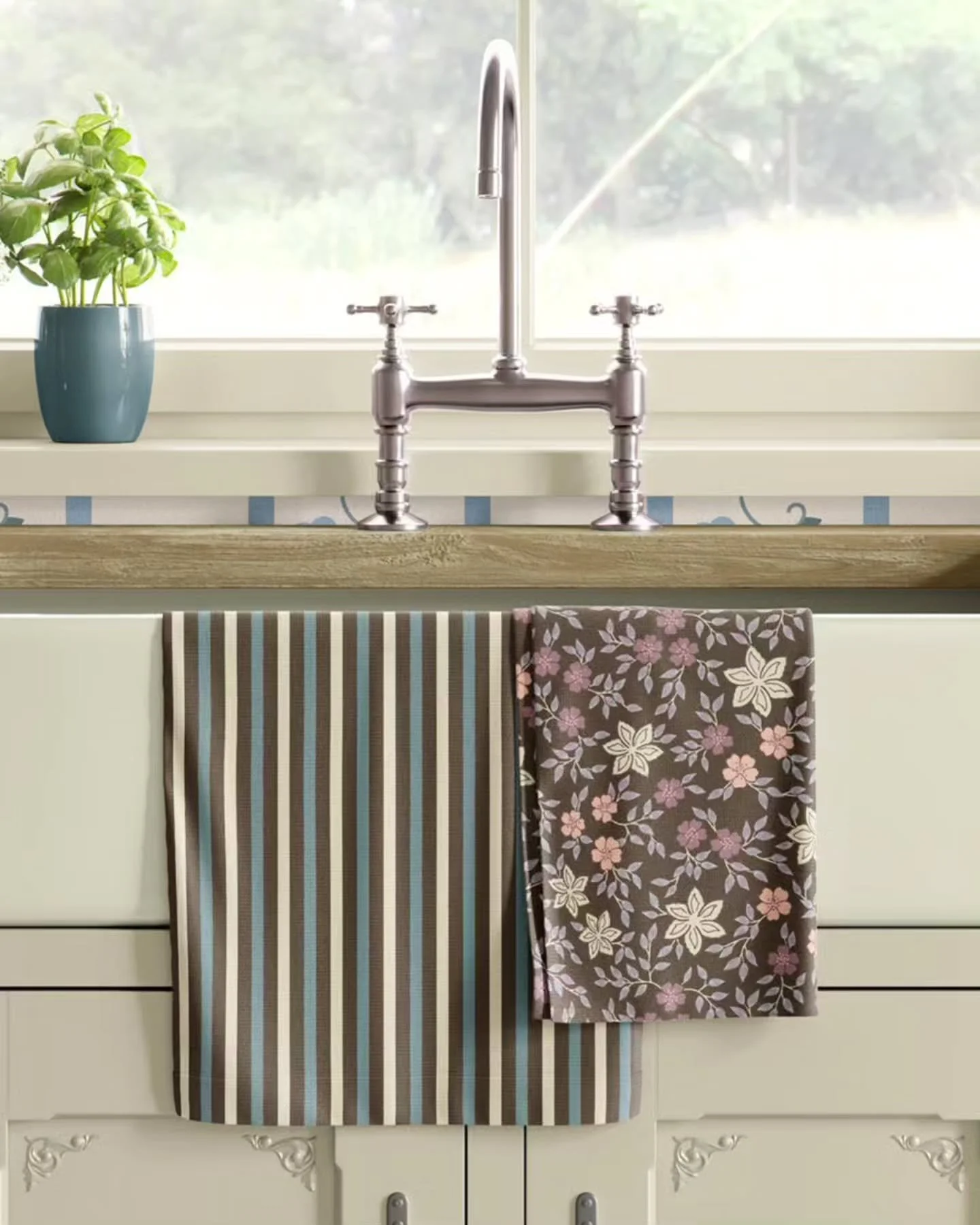 I may be becoming a bit of a tea towel collector. It is such an easy way to change things up in the kitchen. Suddenly doing the dishes isn&rsquo;t such a chore when I have lovely new designs to look at. 

These towels feature 2 of my designs in fres