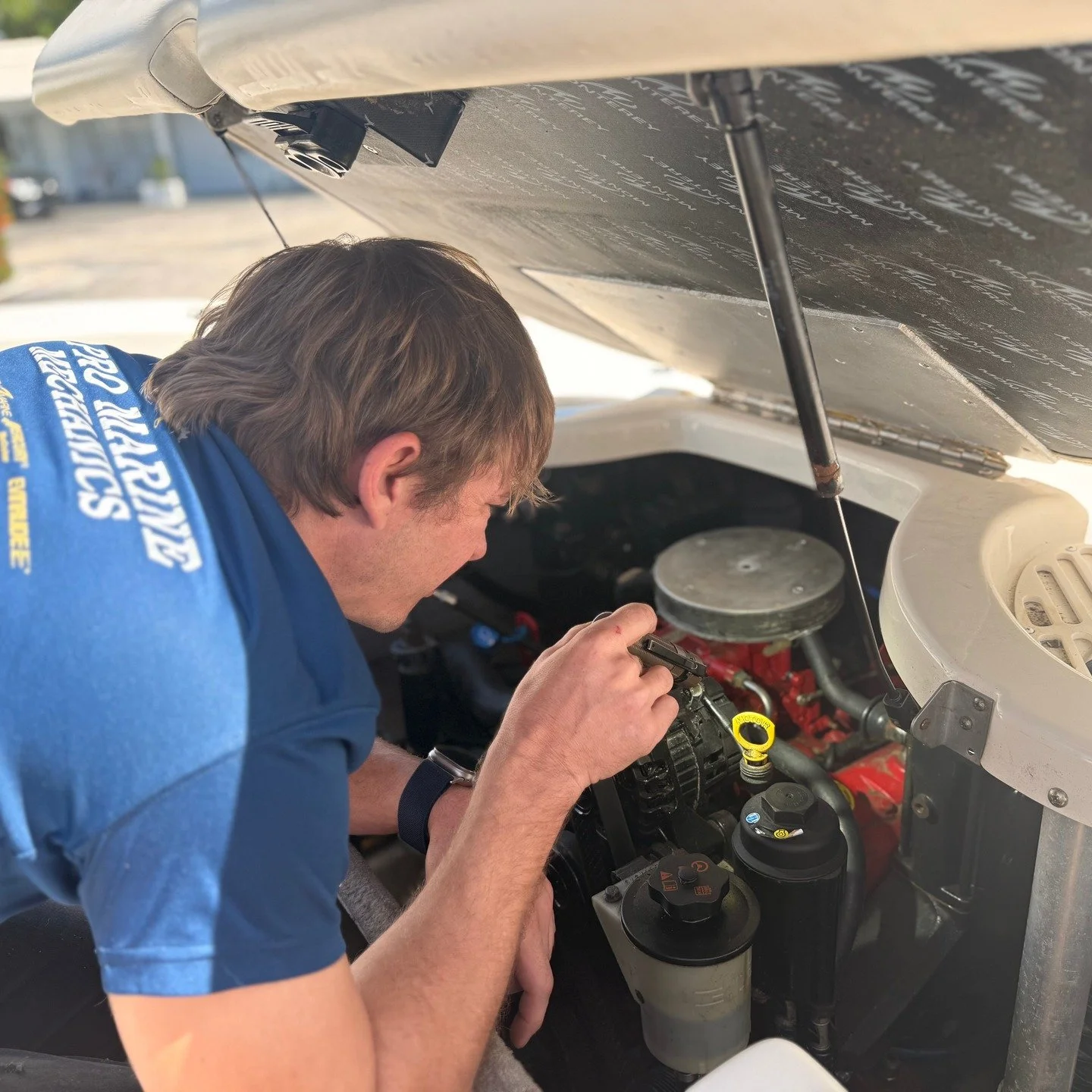 Got called out to a 2008 Monterey 194 with a Volvo Penta 4.3L. The customer reported stiff steering and hydraulic fluid pooling in the bilge.

A leak in the bilge can be a real ghost hunt. We got the engine hatch open, cleaned up the area, and starte
