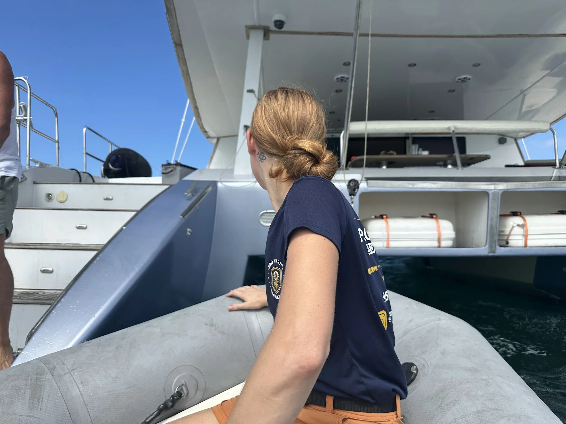 Servicing a powercat on the mooring ball