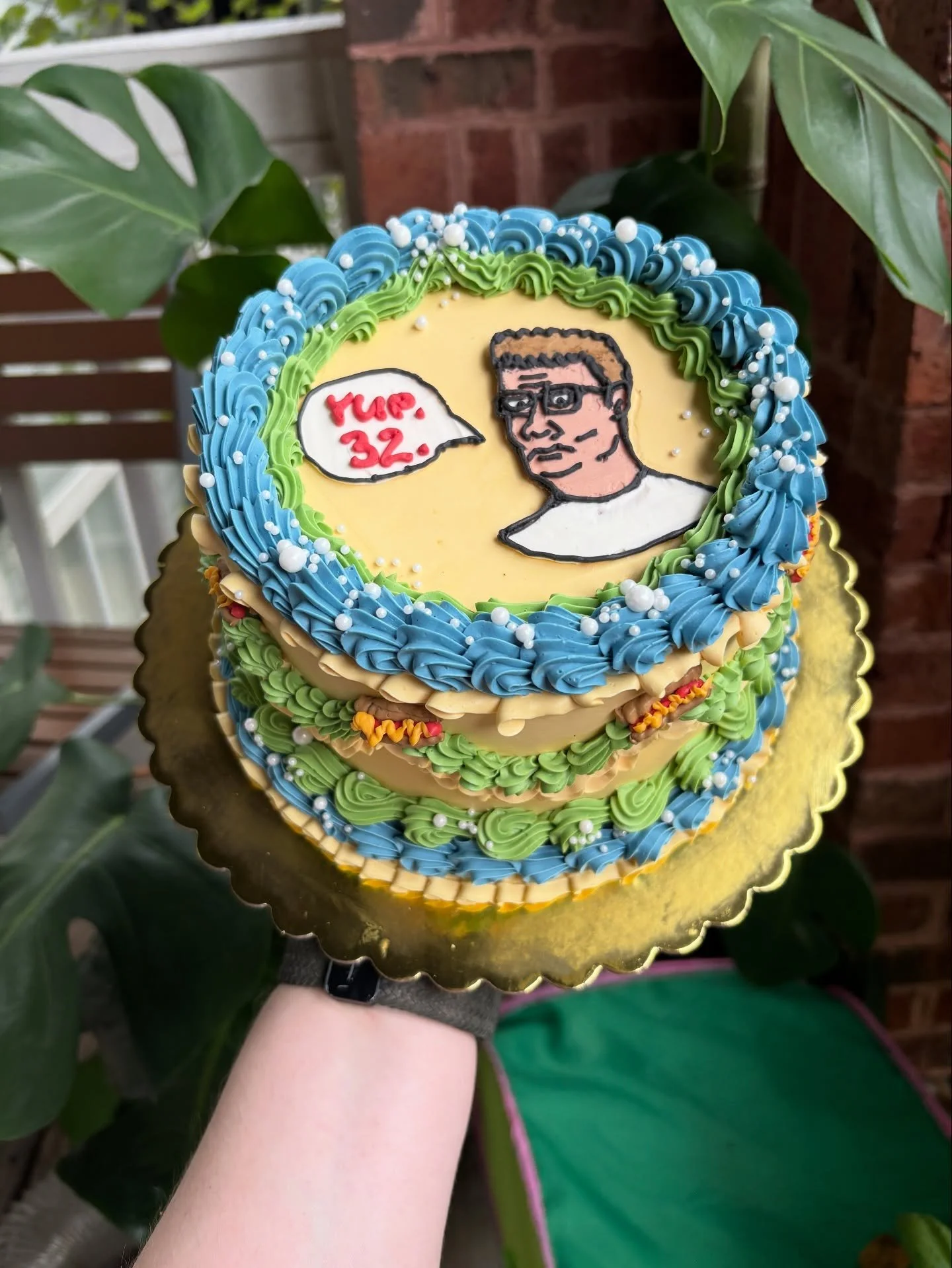Probably one of the most fun silly concepts I&rsquo;ve been given for a cake hahaha

Cake: 6&rdquo; chocolate cake with chocolate ganache filling and vanilla buttercream 

#kingofthehill #cakes #cakedecorating #cakedesign #instacake #cakeart #heartca